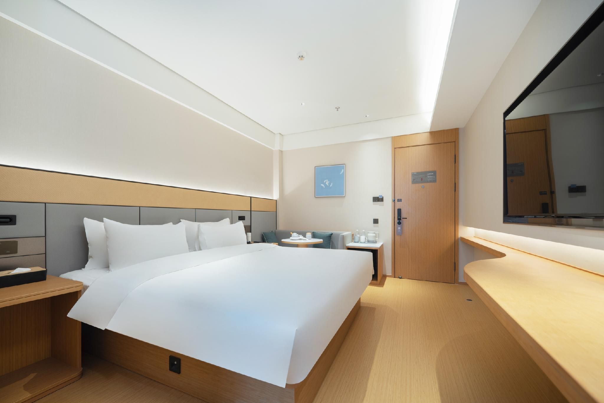 Huazhu - Deluxe Bed Room