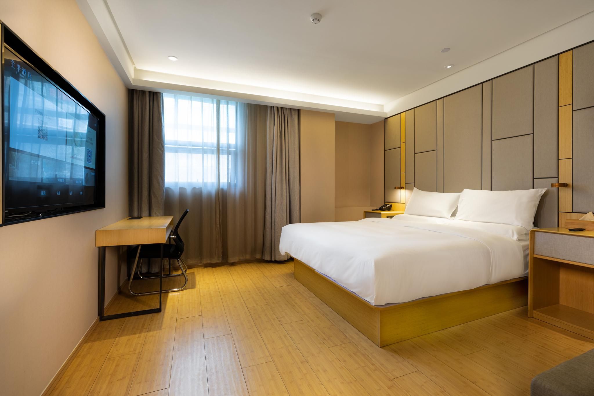 Huazhu - Deluxe Bed Room