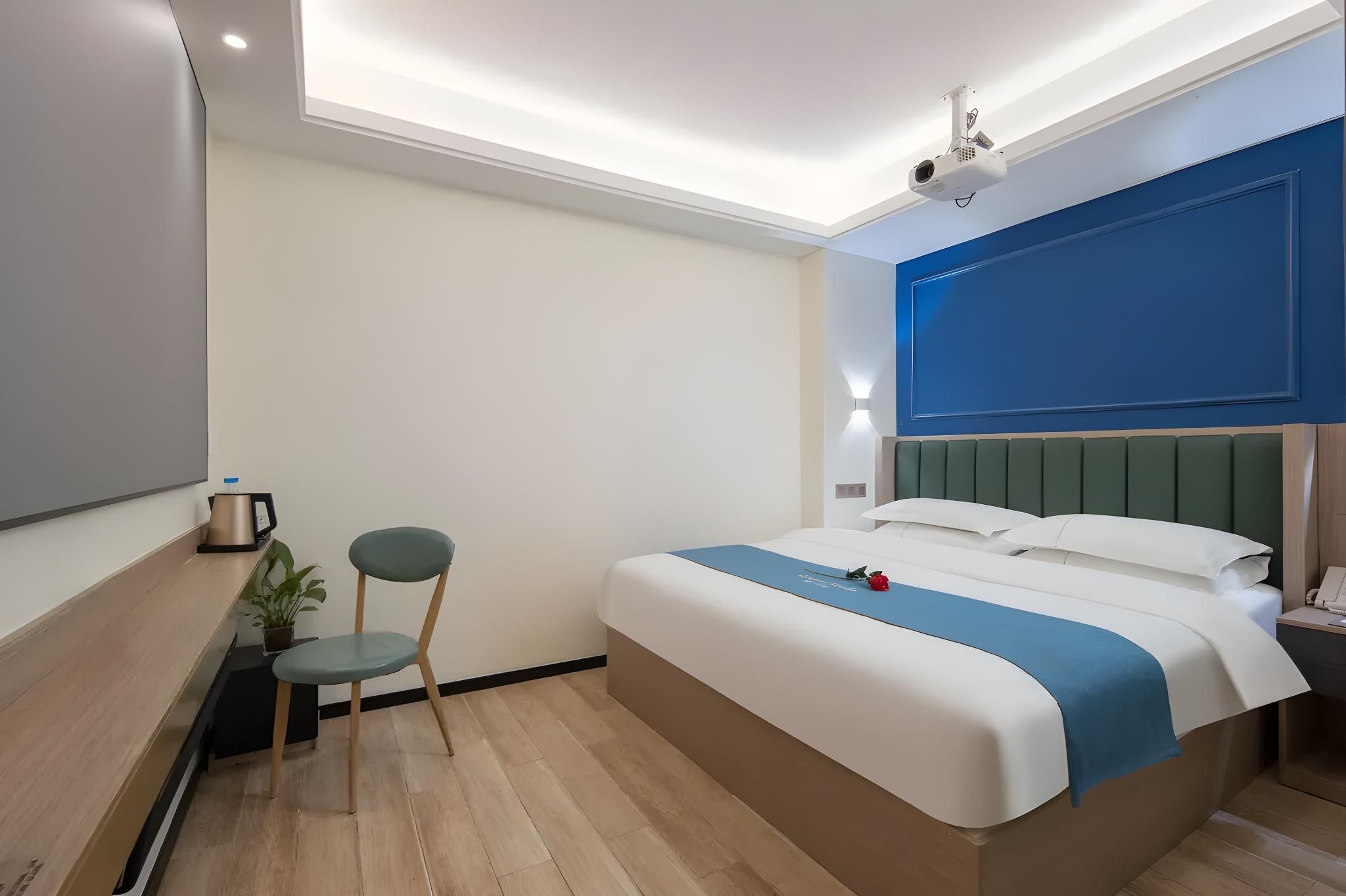 Huazhu - Room With Bed