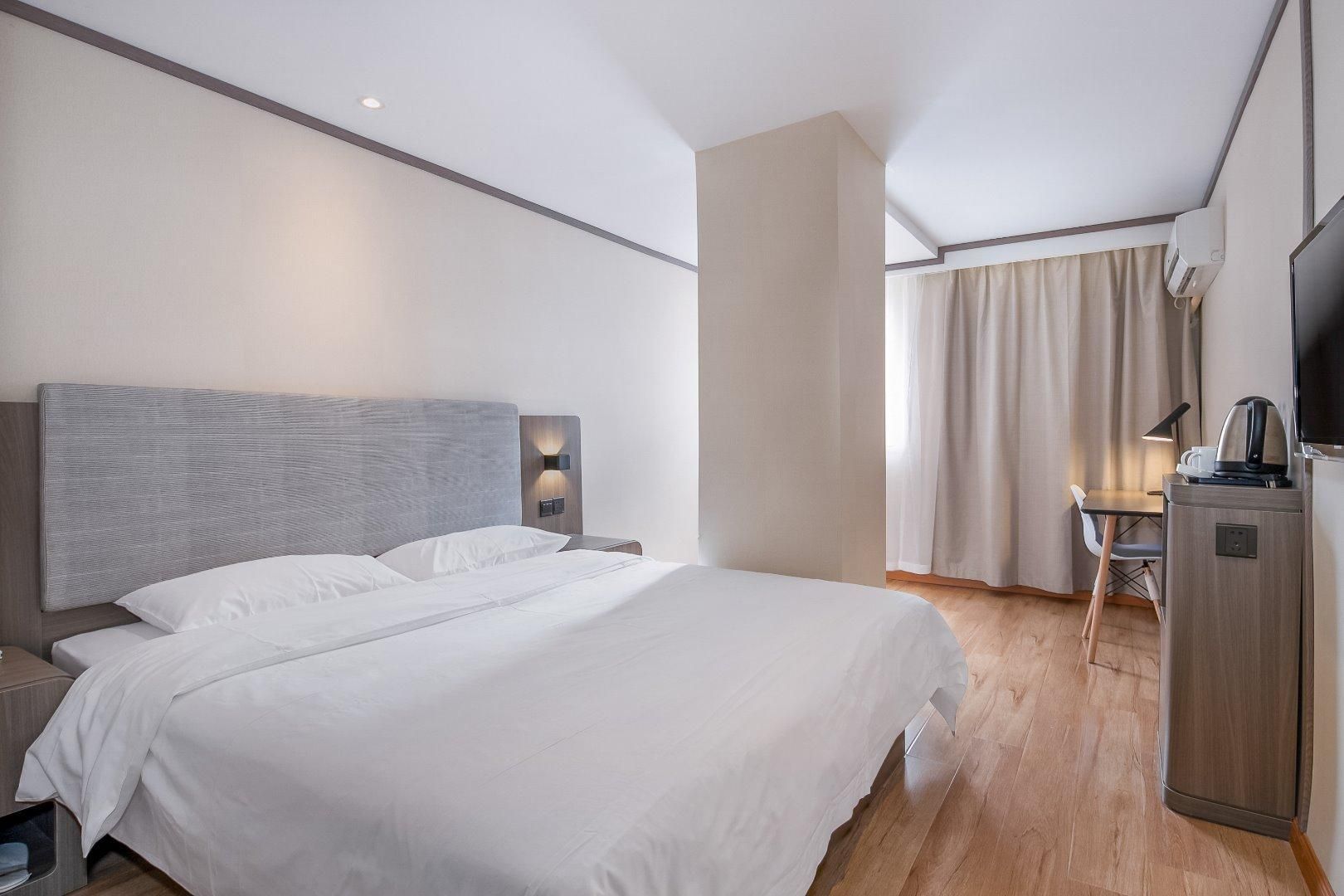 Huazhu - Room With Bed