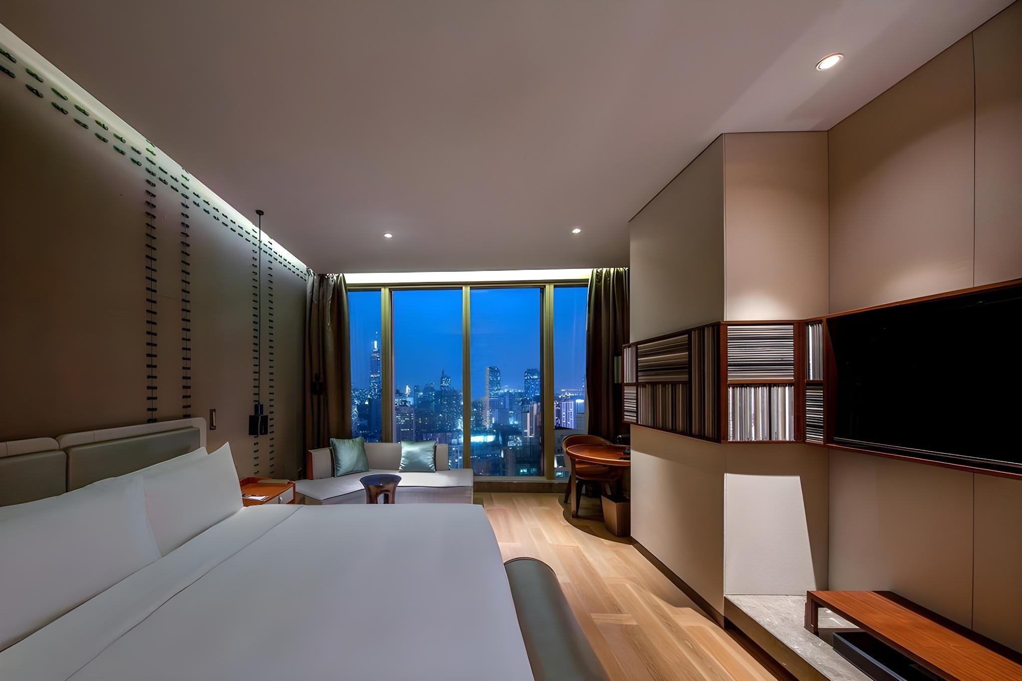 Deluxe Queen Room