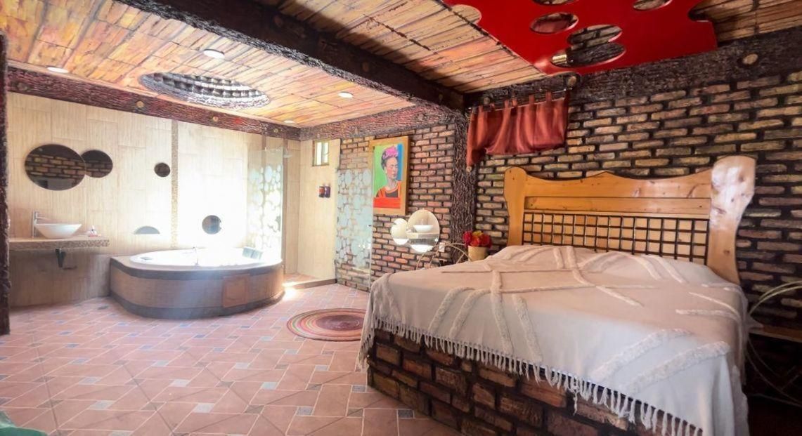 HOTEL & SPA LOS AGAVES Tepotzotlan Superior Queen Room