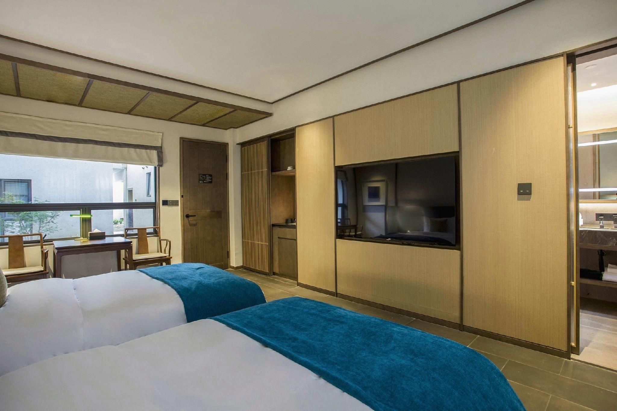 Biyue Twin Room with View