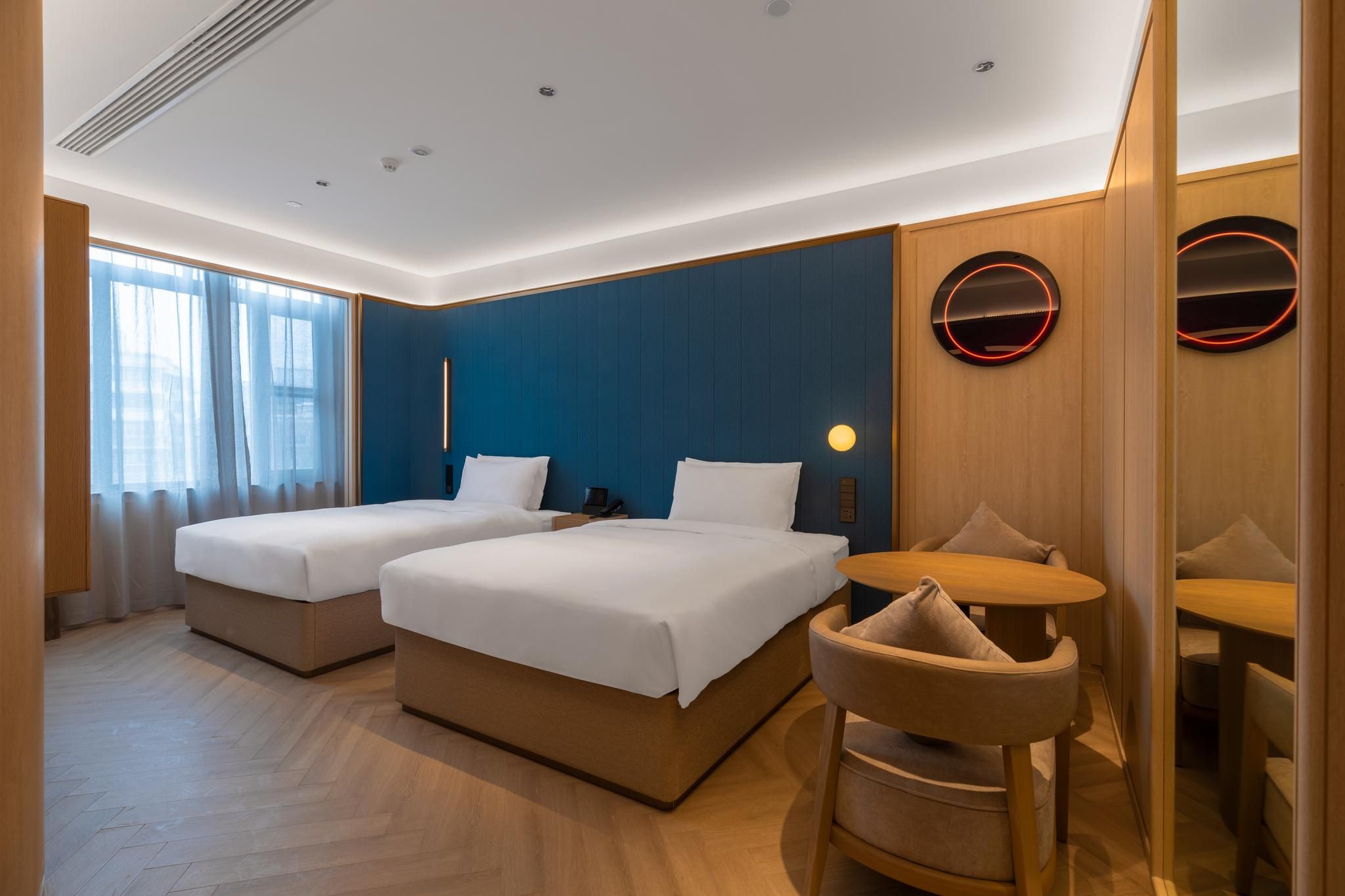 Huazhu - Deluxe Bonding Room
