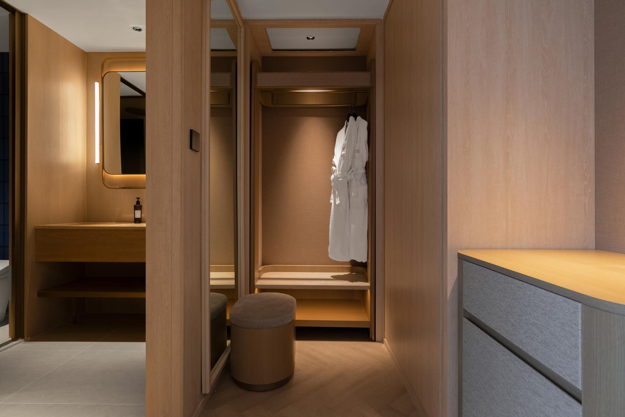 Huazhu - Executive Twin Room