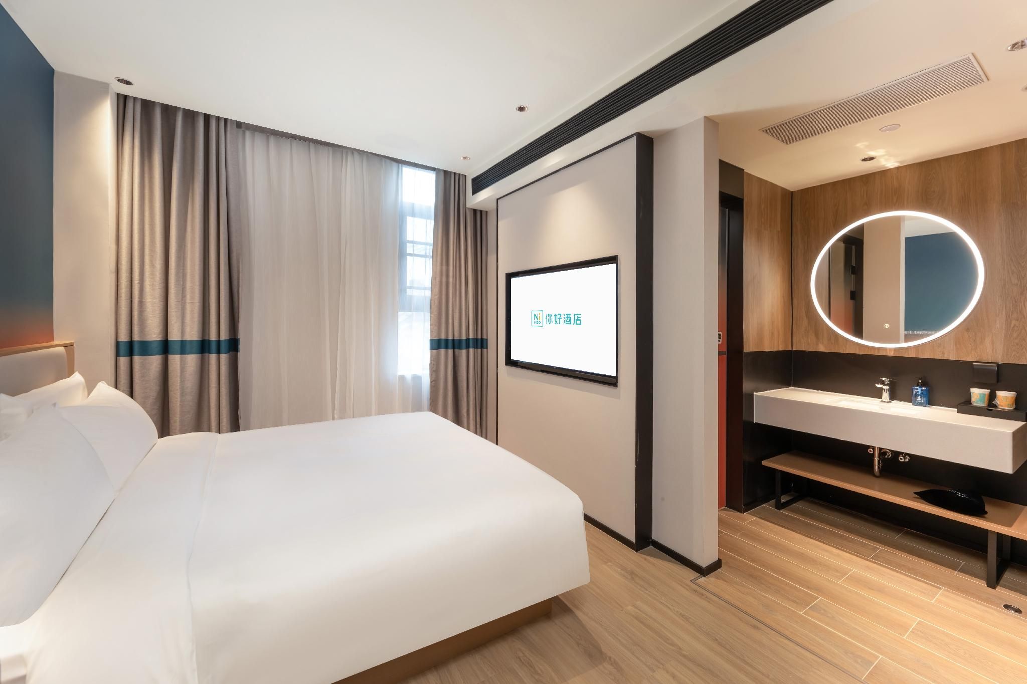 Business Queen Bed Room