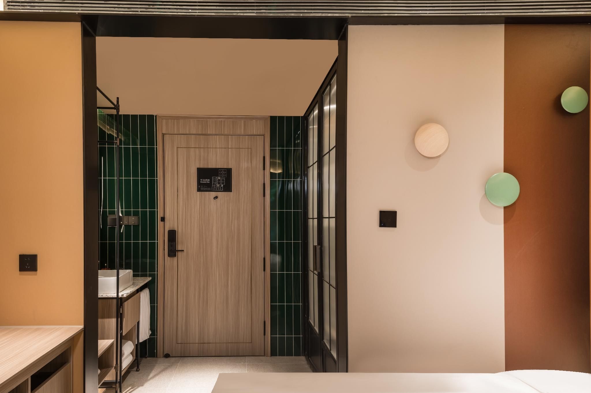 Huazhu - Deluxe Bed Room