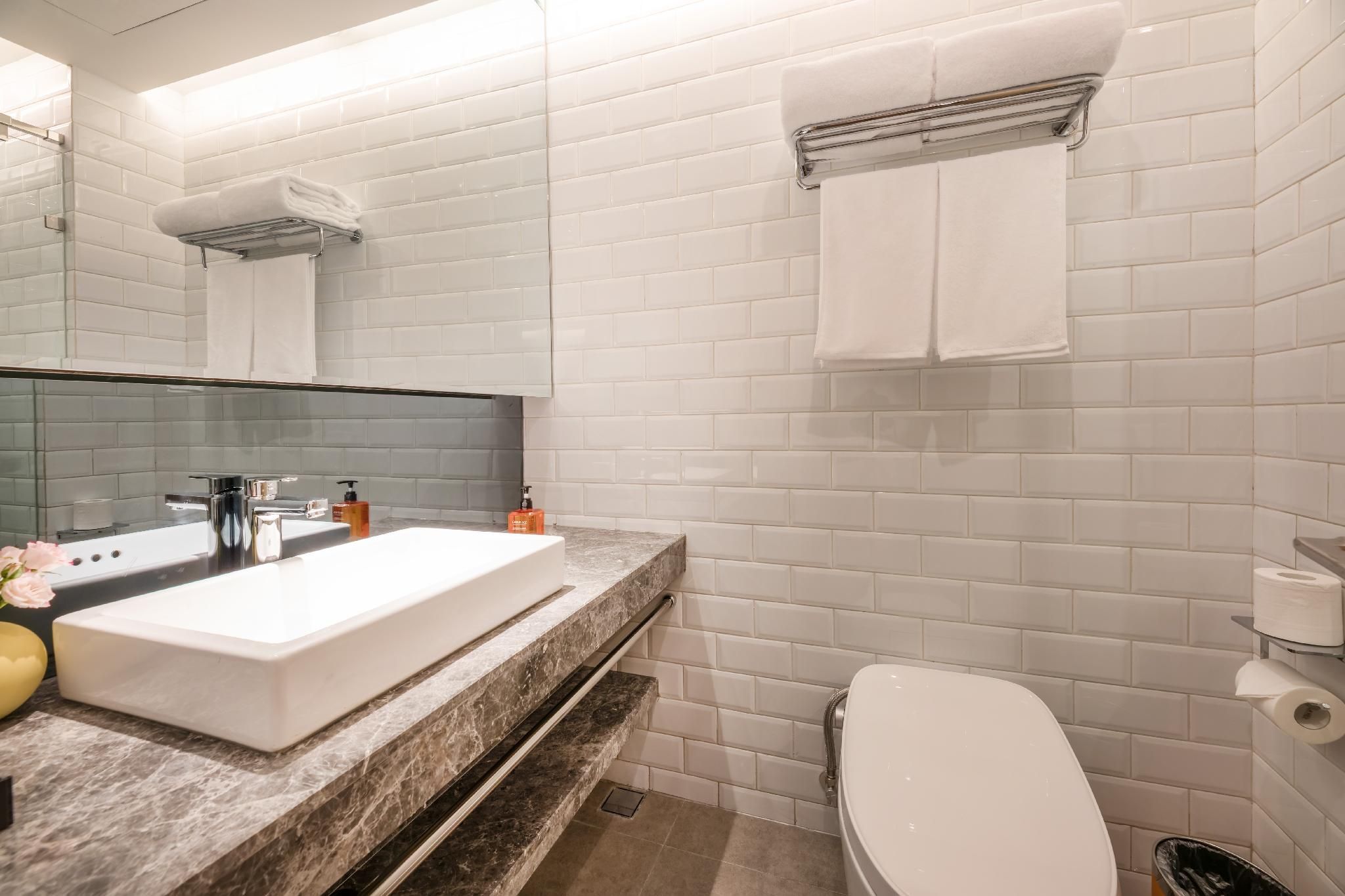 Huazhu - Superior Twin