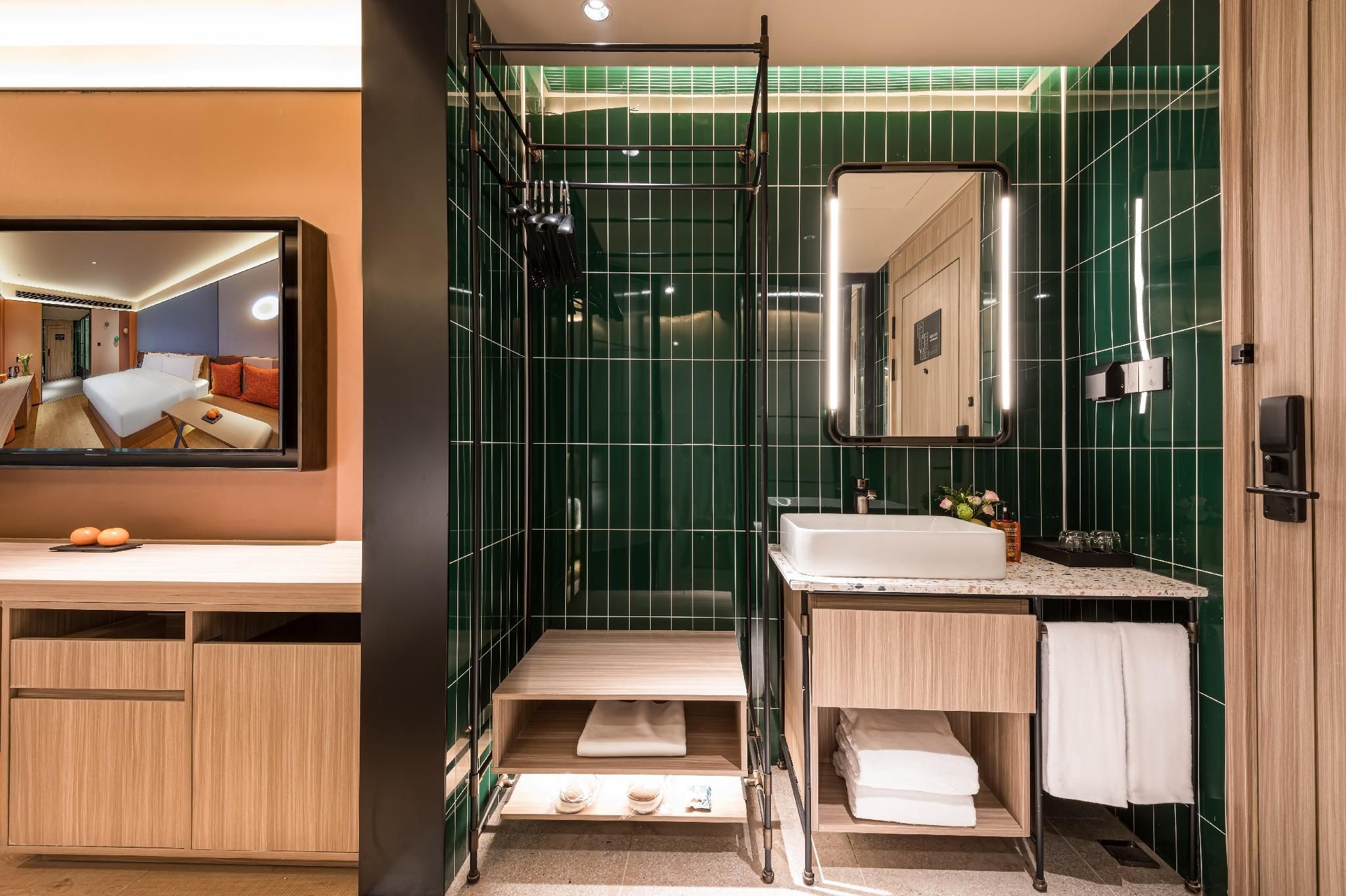 Huazhu - Deluxe Bed Room