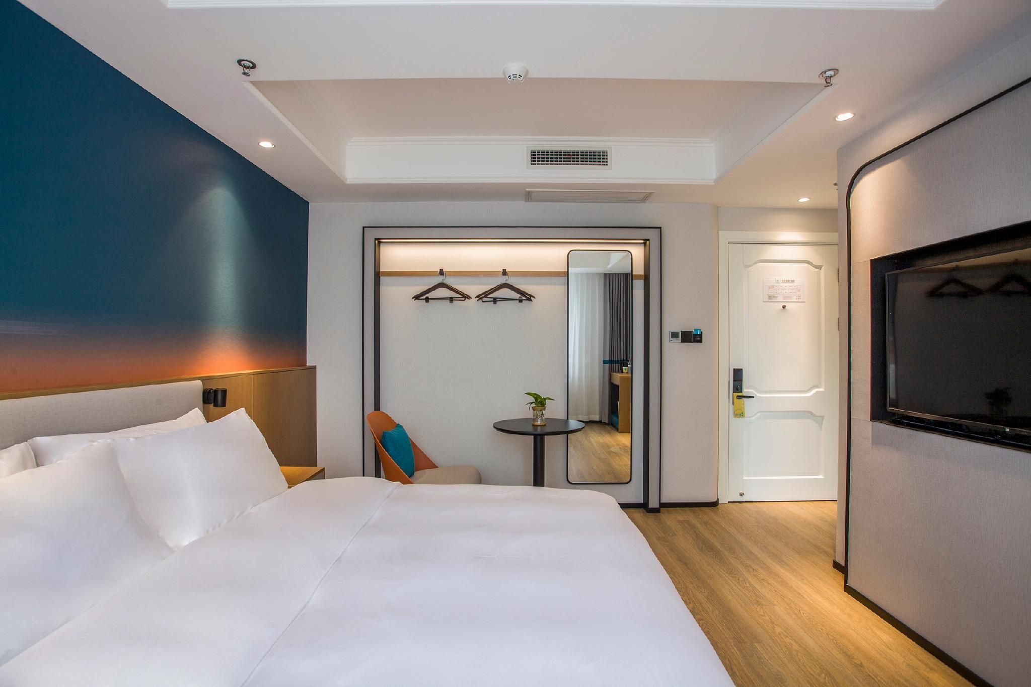 Huazhu - Deluxe Bed Room