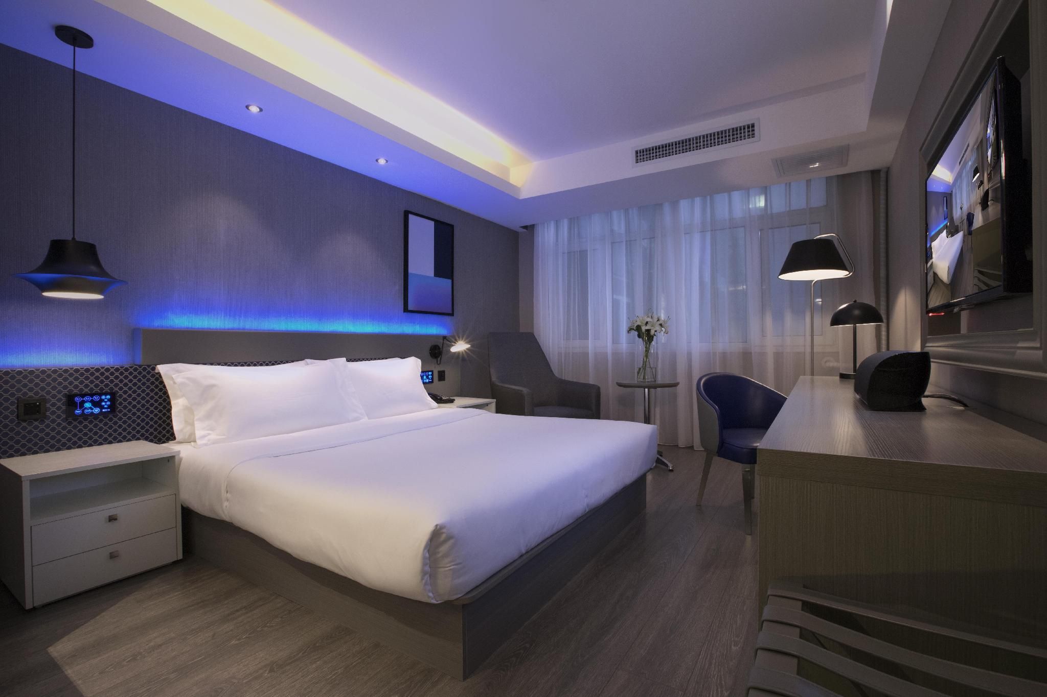 Queen Superior Room