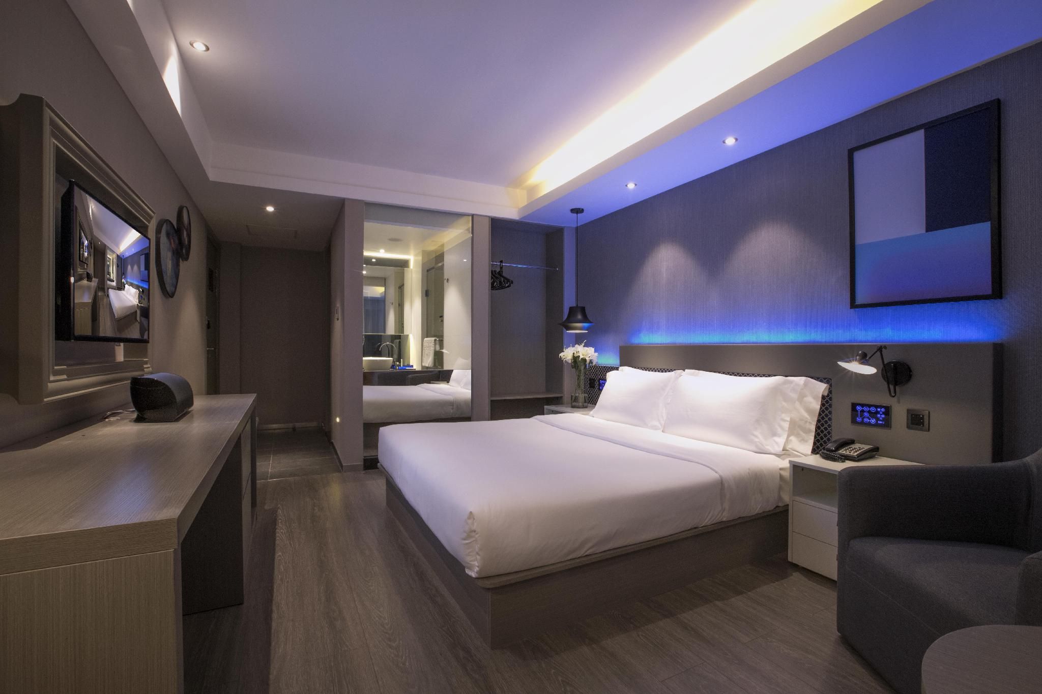 Queen Superior Room