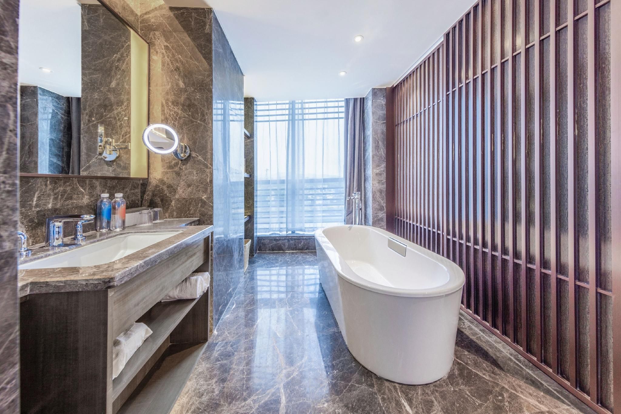 Jimu Suite with Bathtub