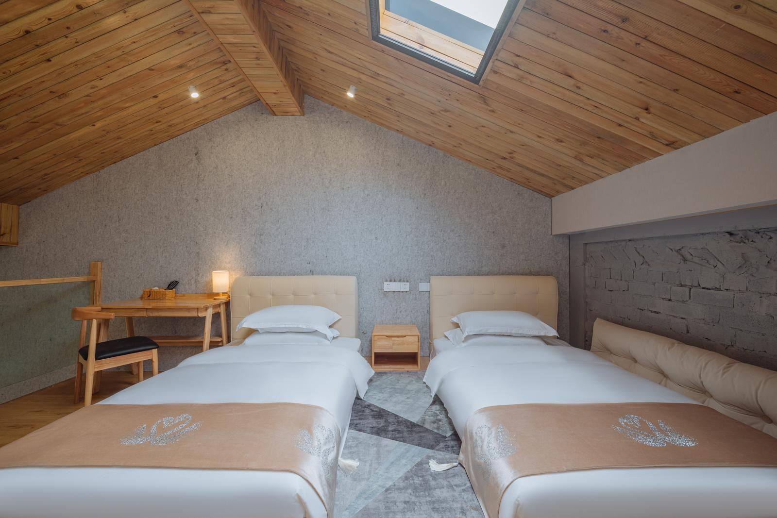 Loft Twin Room - Non-Smoking