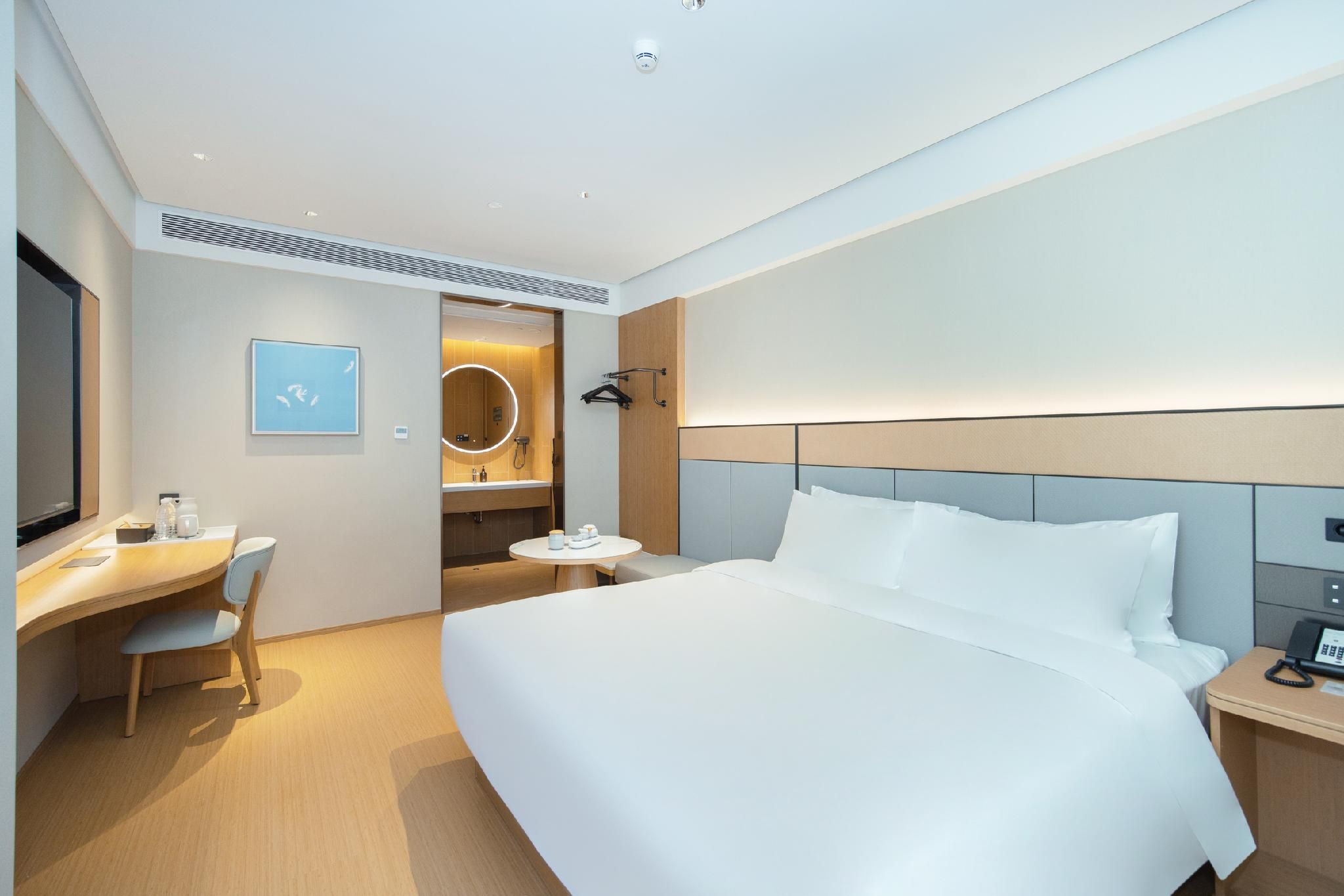 Huazhu - Room With Bed