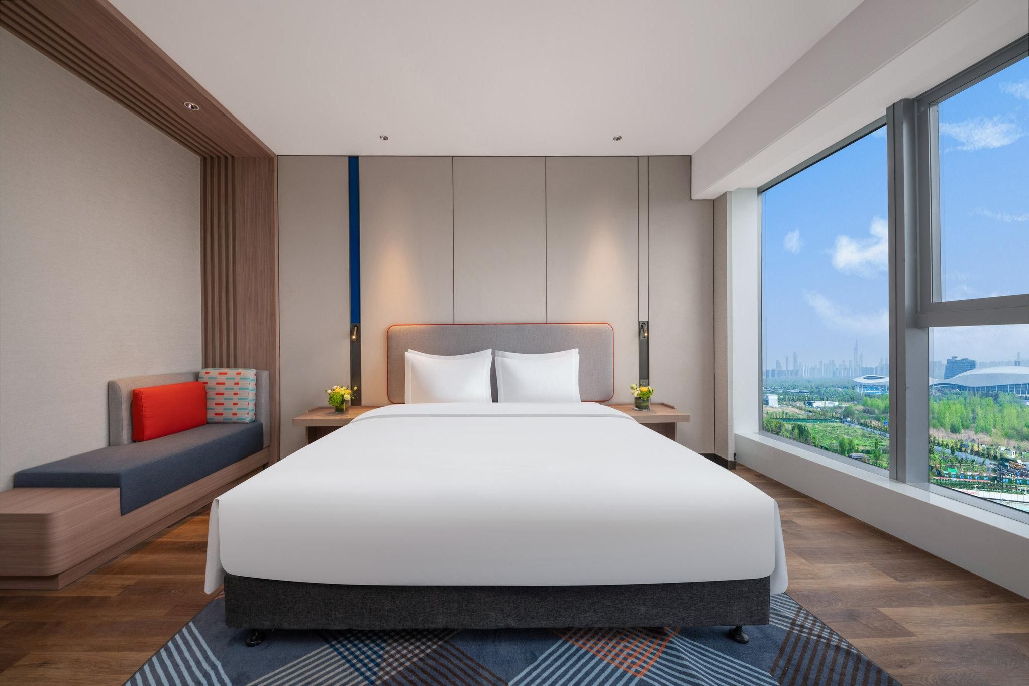 1 King Bed Accessible