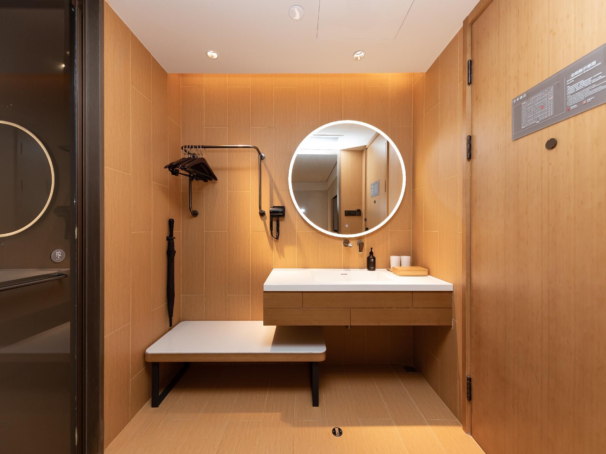 Huazhu - Room With Bed