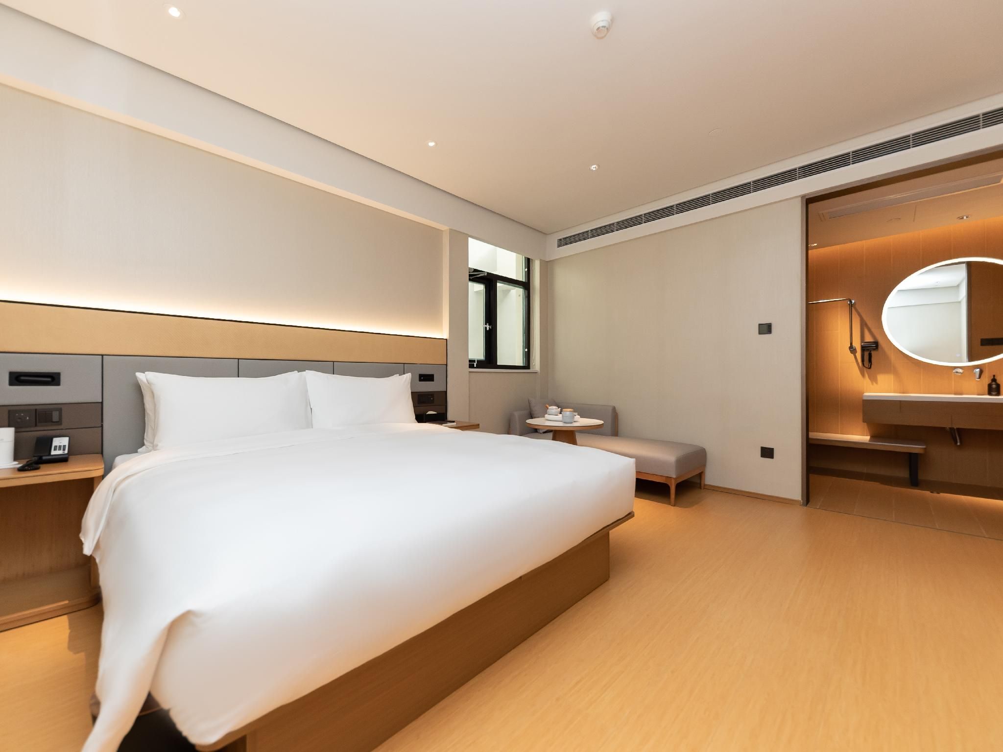Huazhu - Room With Bed