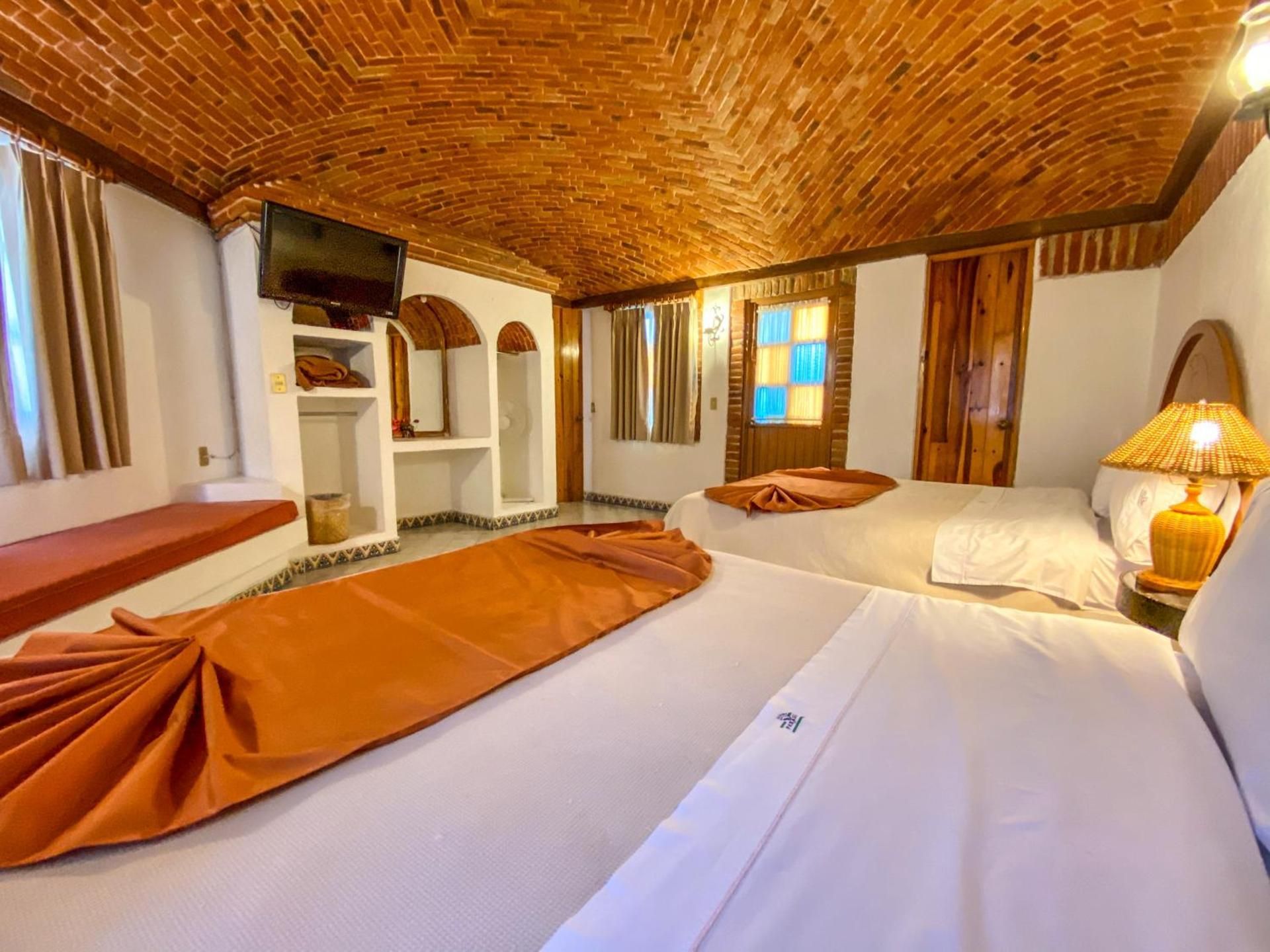 Studio (4 Adults)