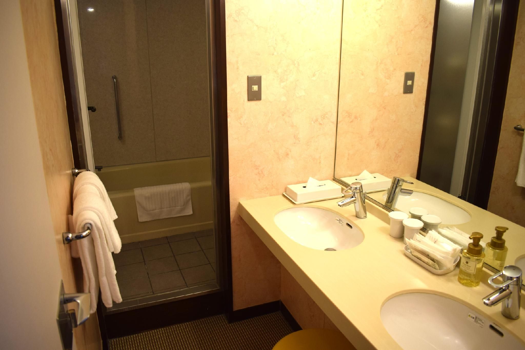 Deluxe Twin Room for 4 People