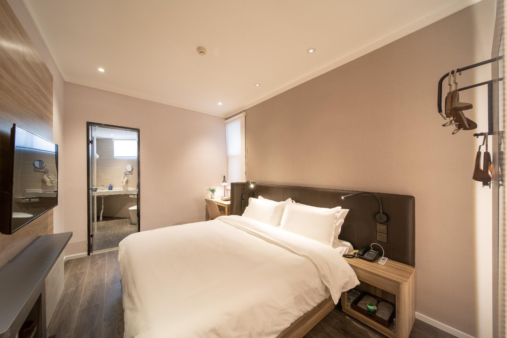 Huazhu - Room With Bed