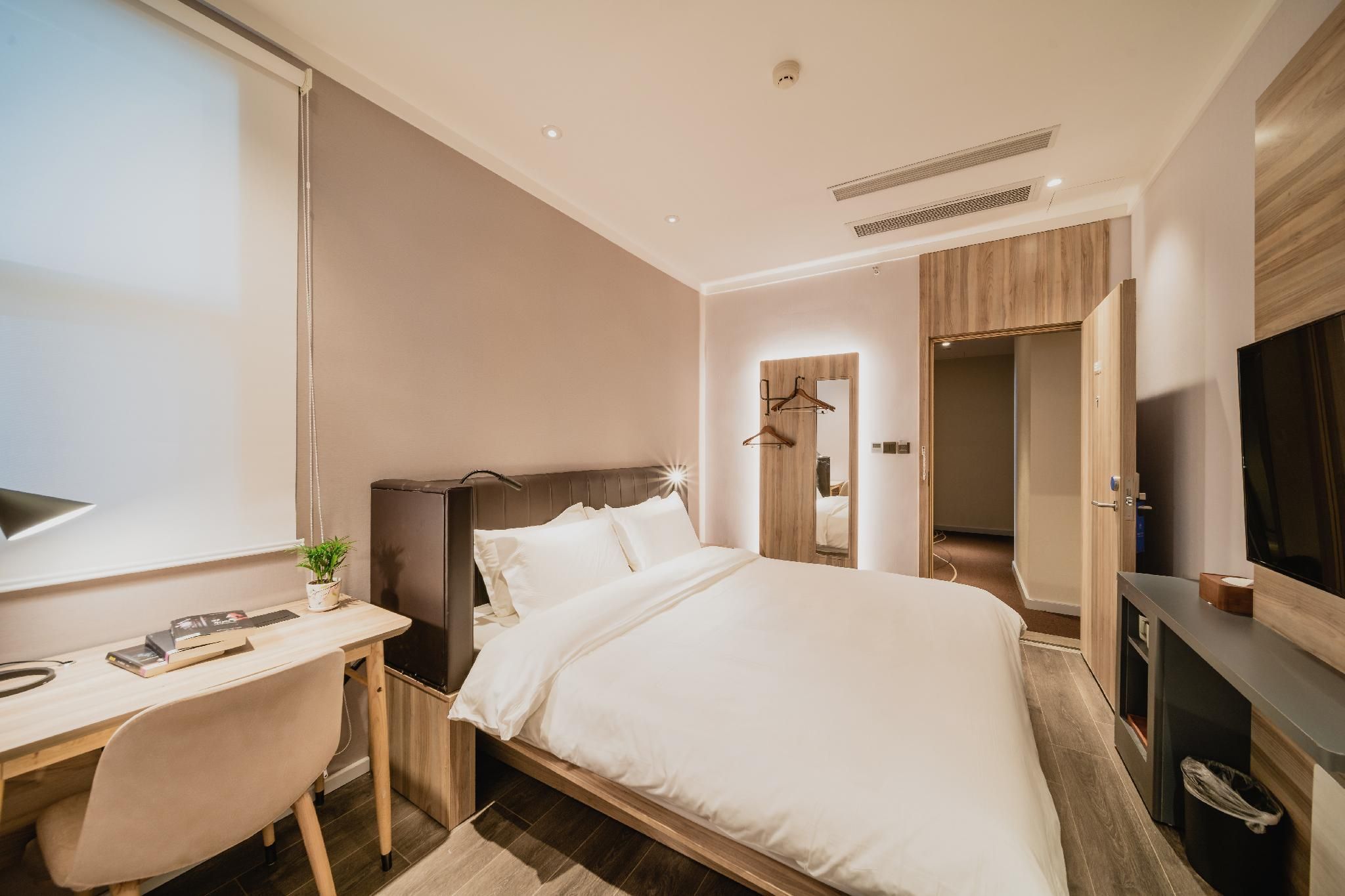 Huazhu - Room With Bed