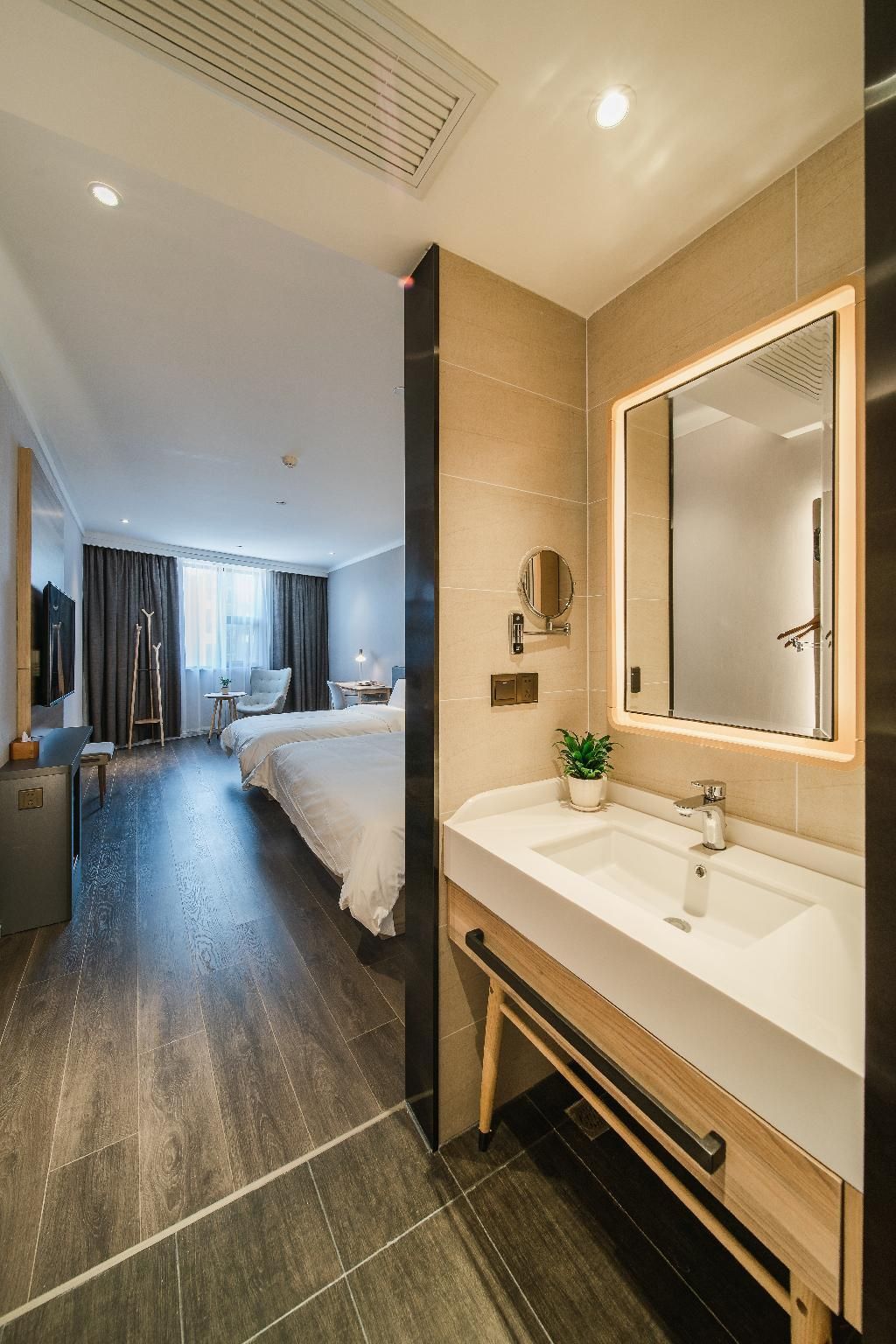 Huazhu - Deluxe Twin Room