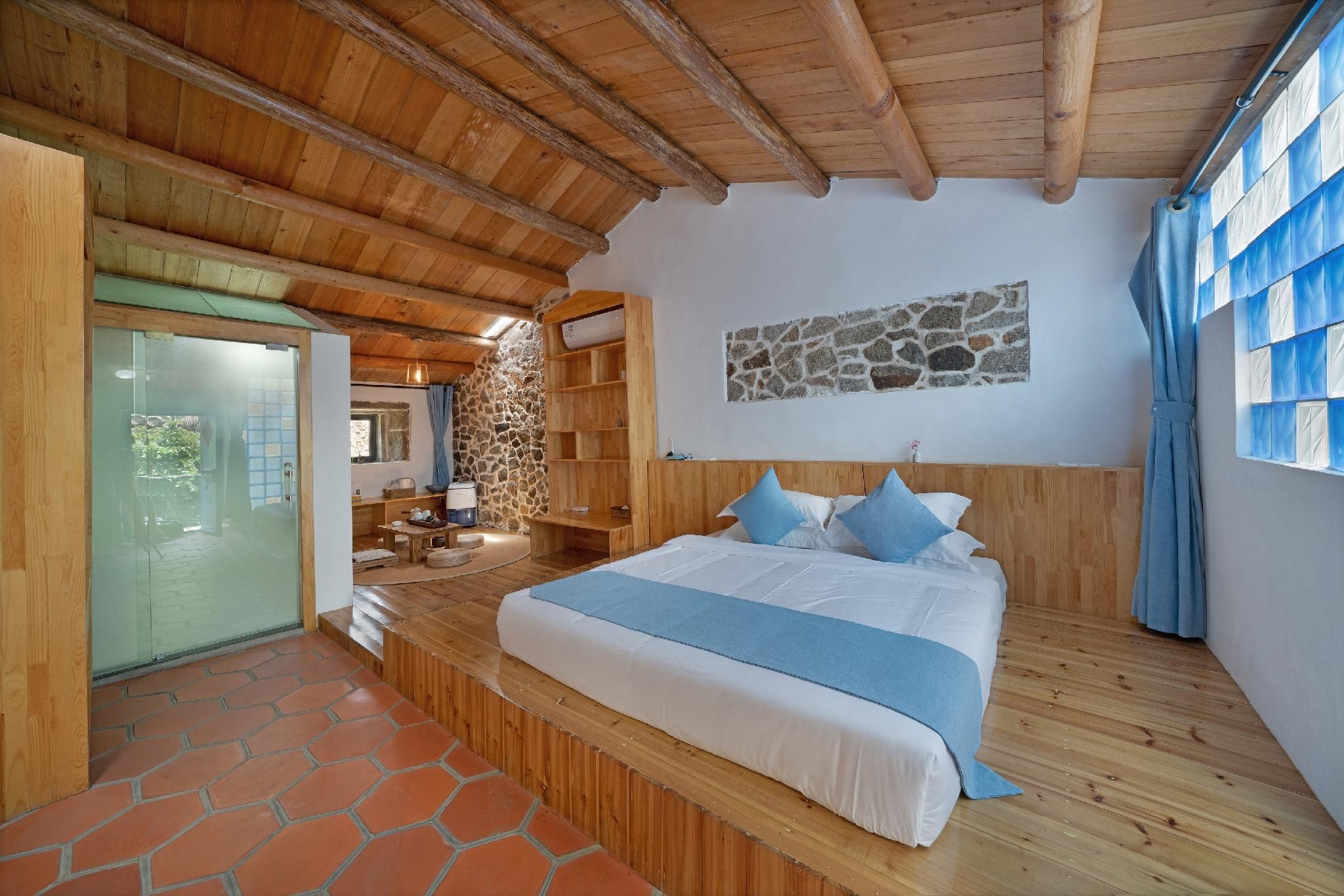 Comfort Queen Room