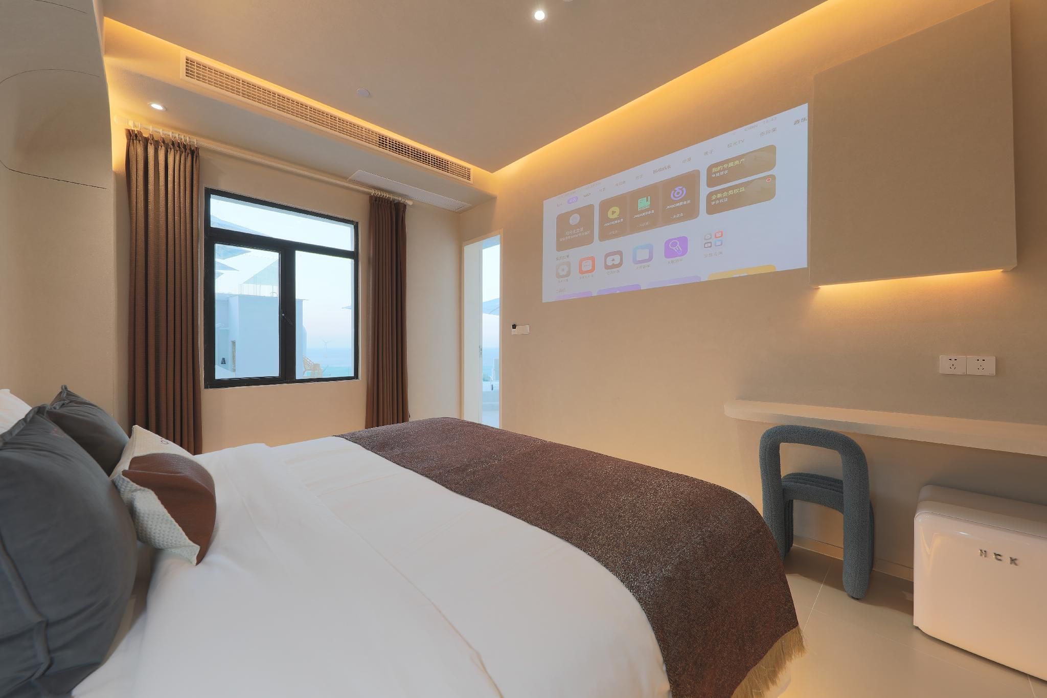 Warm Queen Room