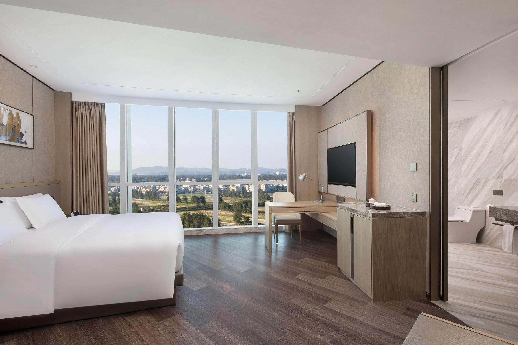 1 King Bed, Deluxe Room, Smoking