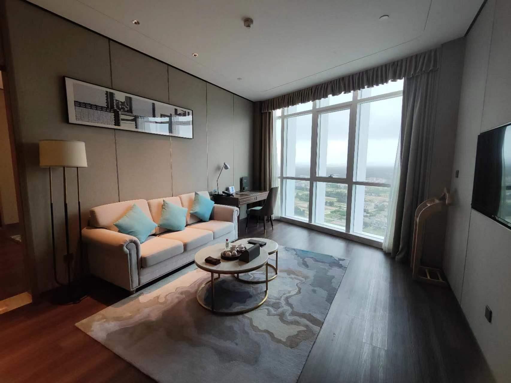 1 King Bed, Executive Suite, Non-Smoking
