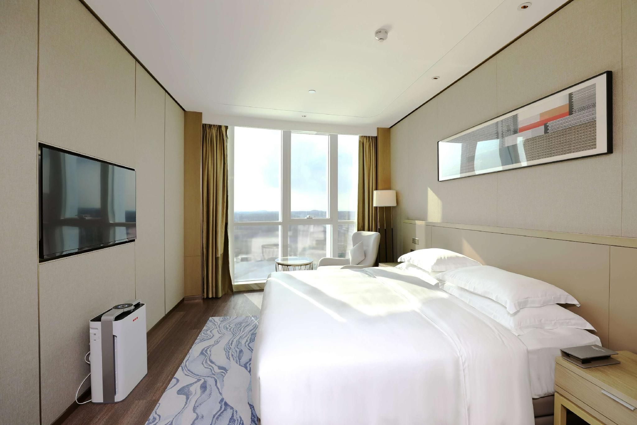 1 King Bed, Deluxe Suite, Non-Smoking