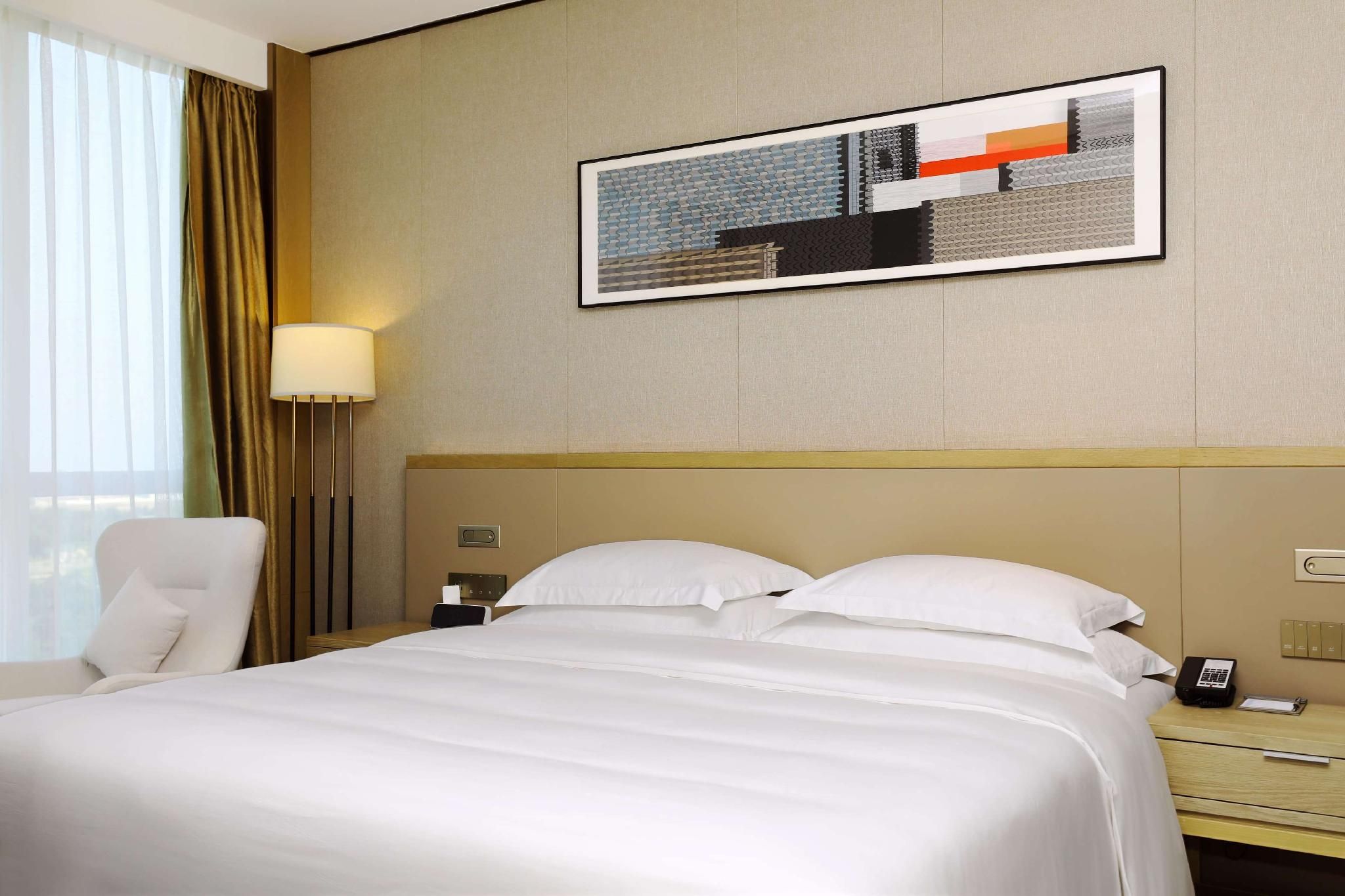1 King Bed, Family Suite, Non-Smoking