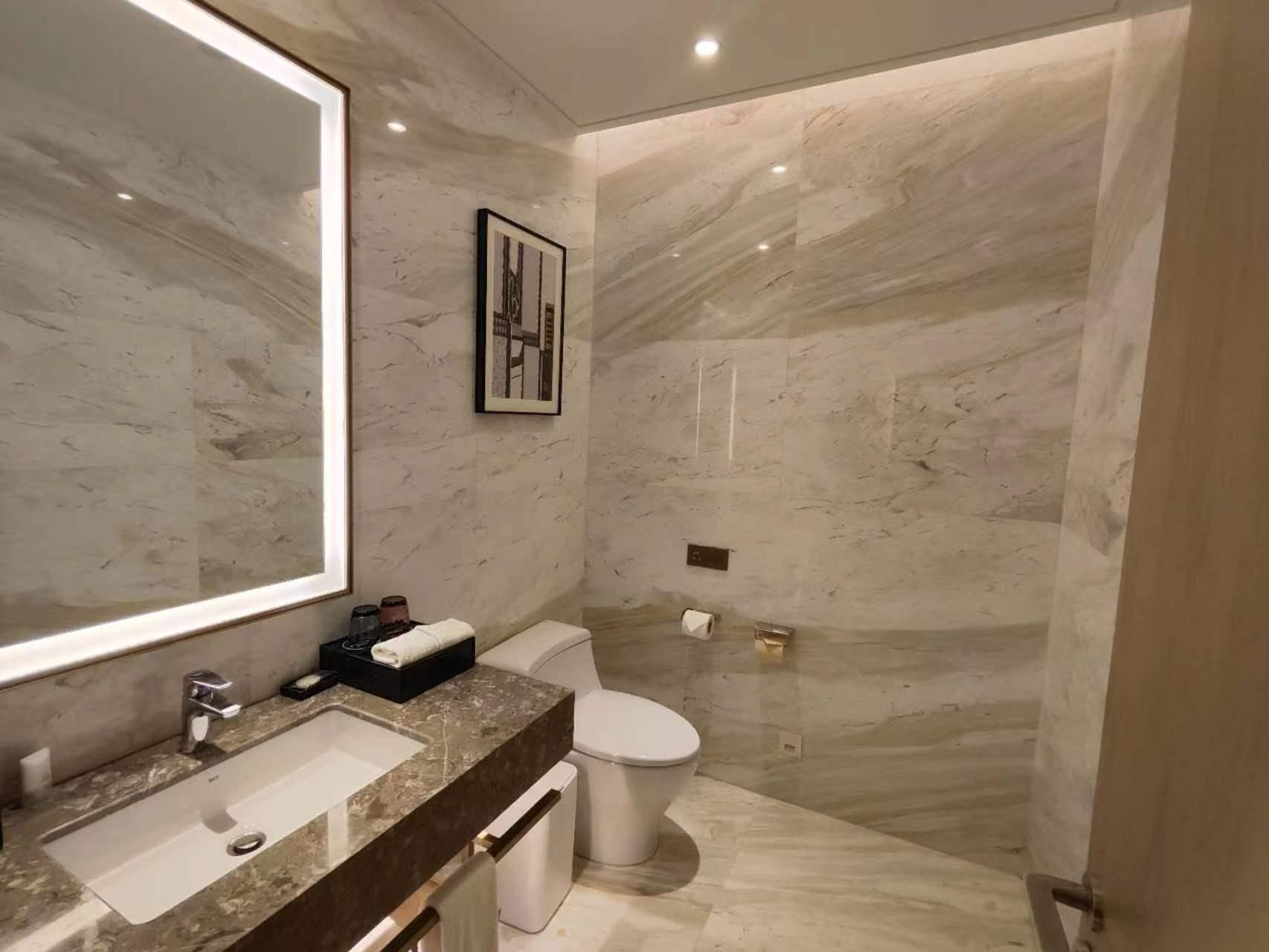 1 King Bed, Executive Suite, Non-Smoking