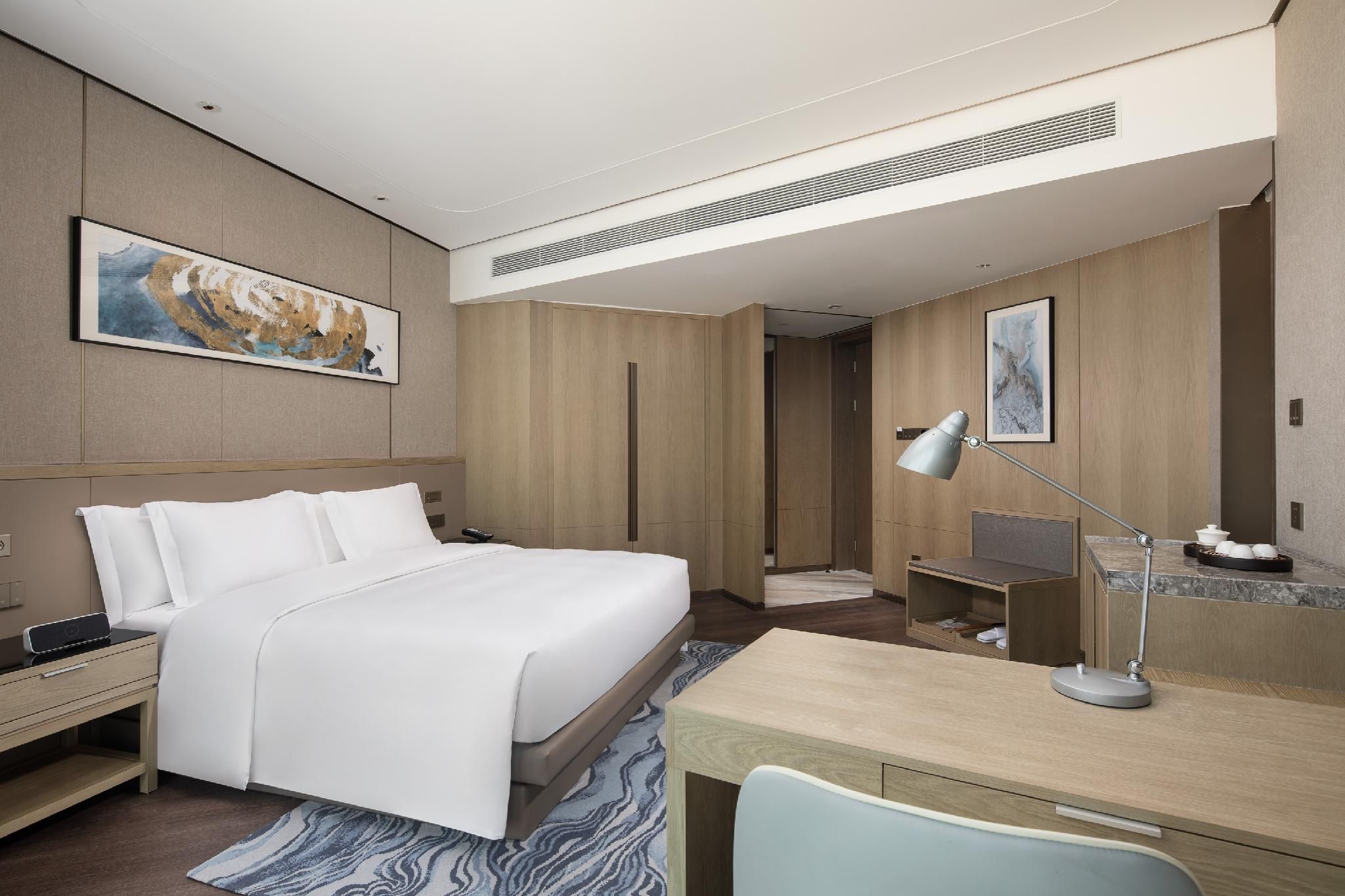 1 King Bed, Mobility Accessible Room, Smoking