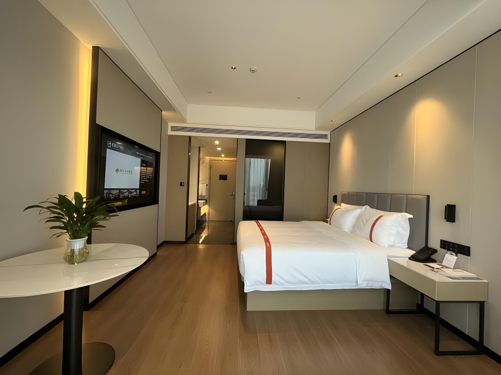 Queen Room with View