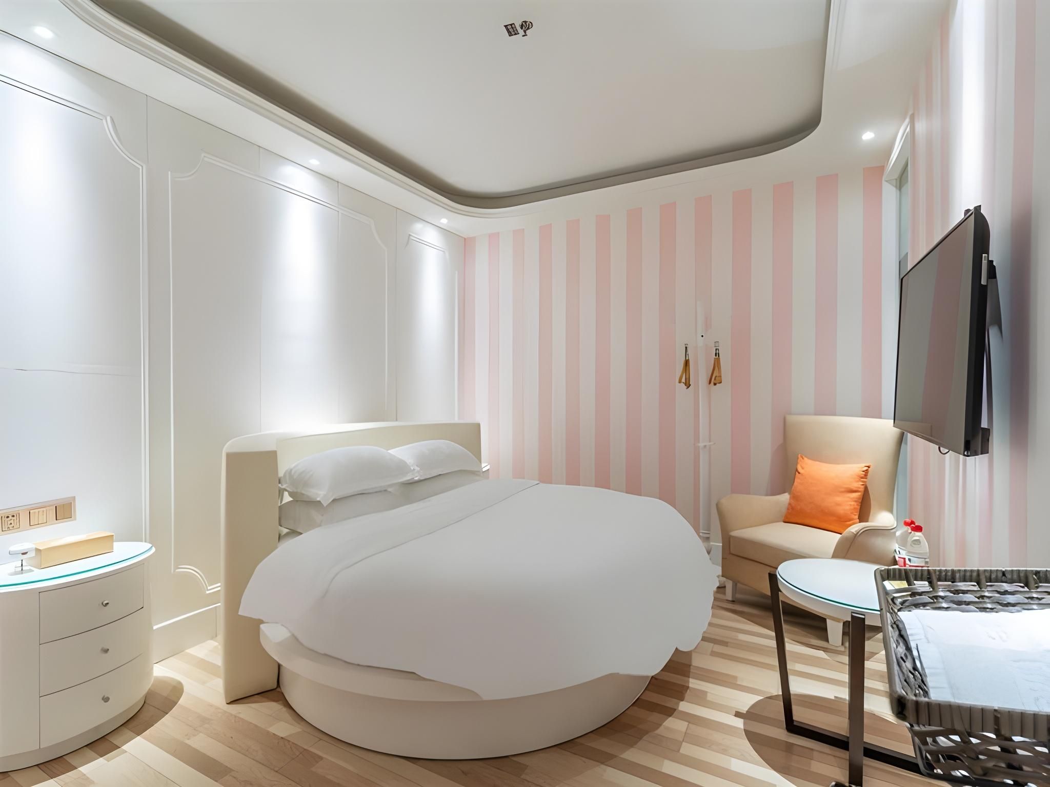 Vienna - Romance Themed Bed Room