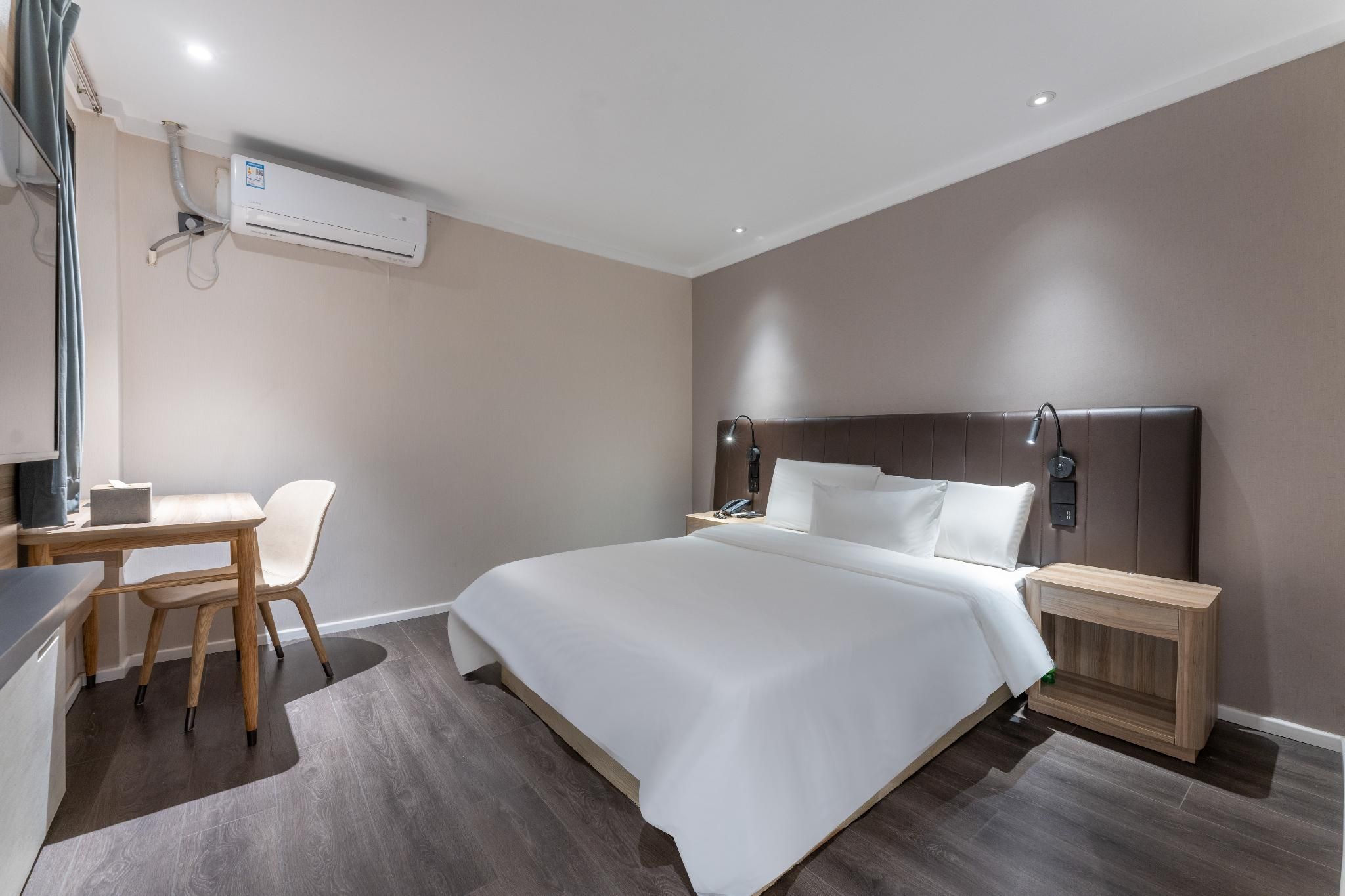 Queen Room A