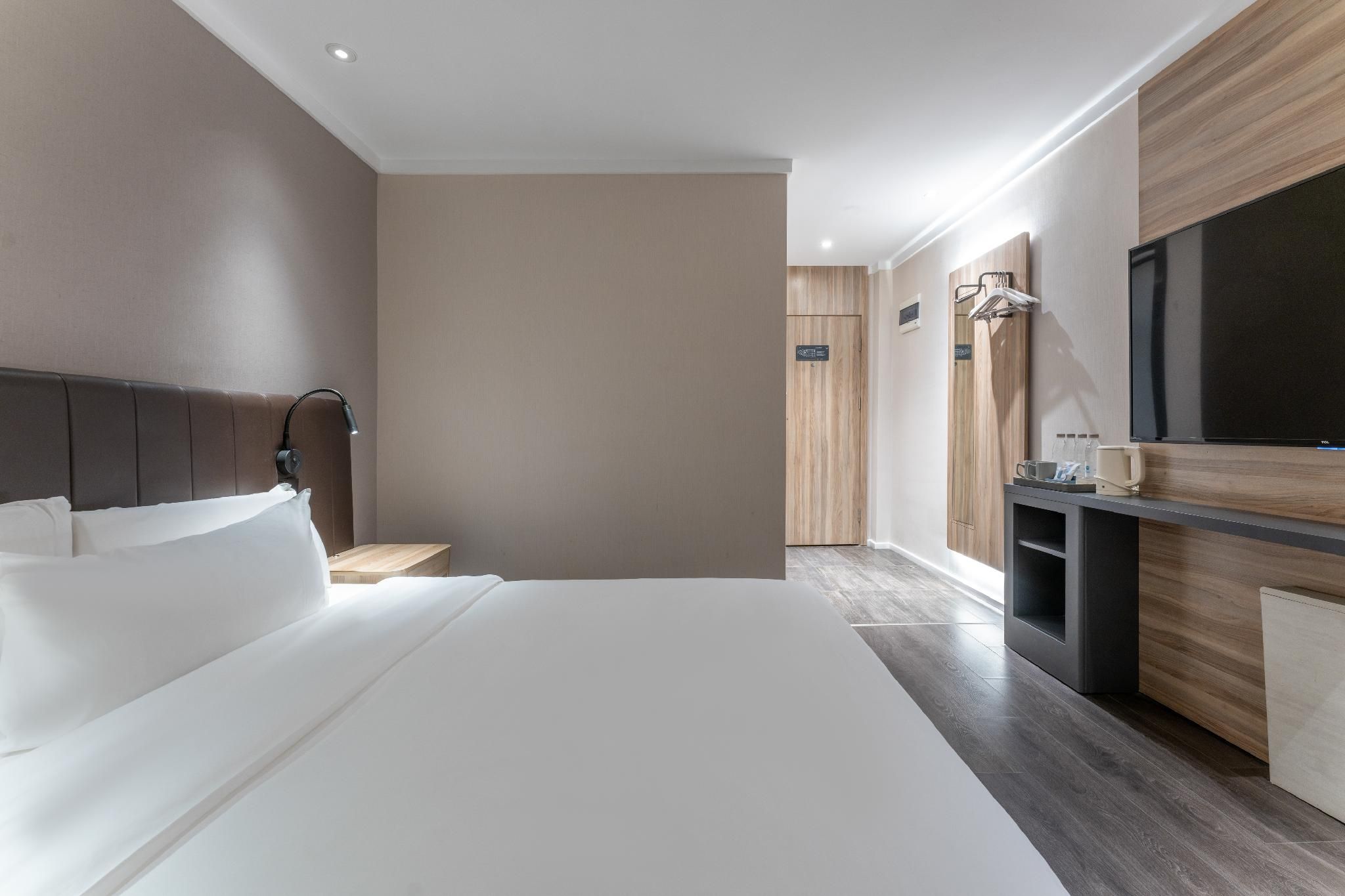 Queen Room A