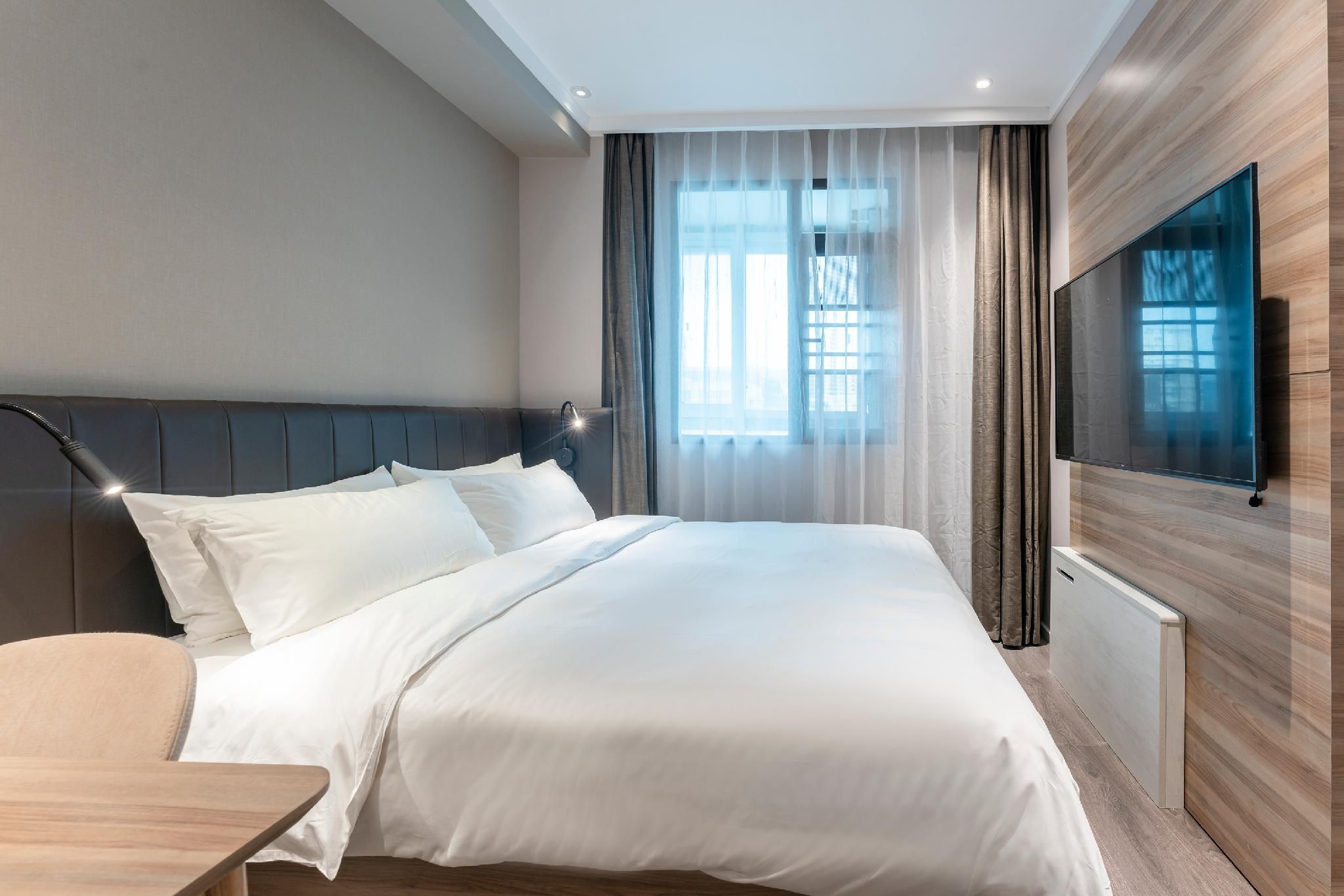 Huazhu - Room With Bed