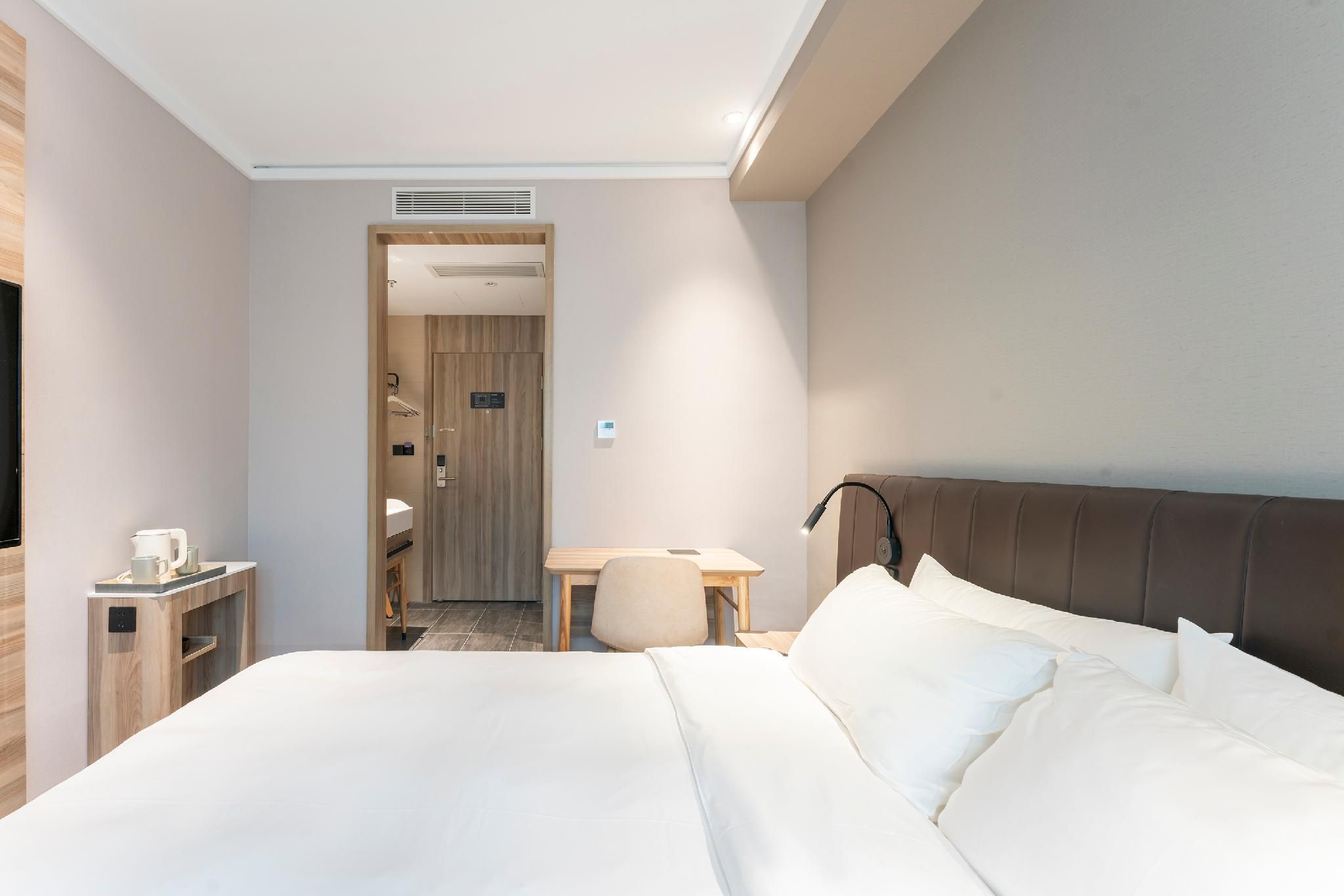 Huazhu - Room With Bed