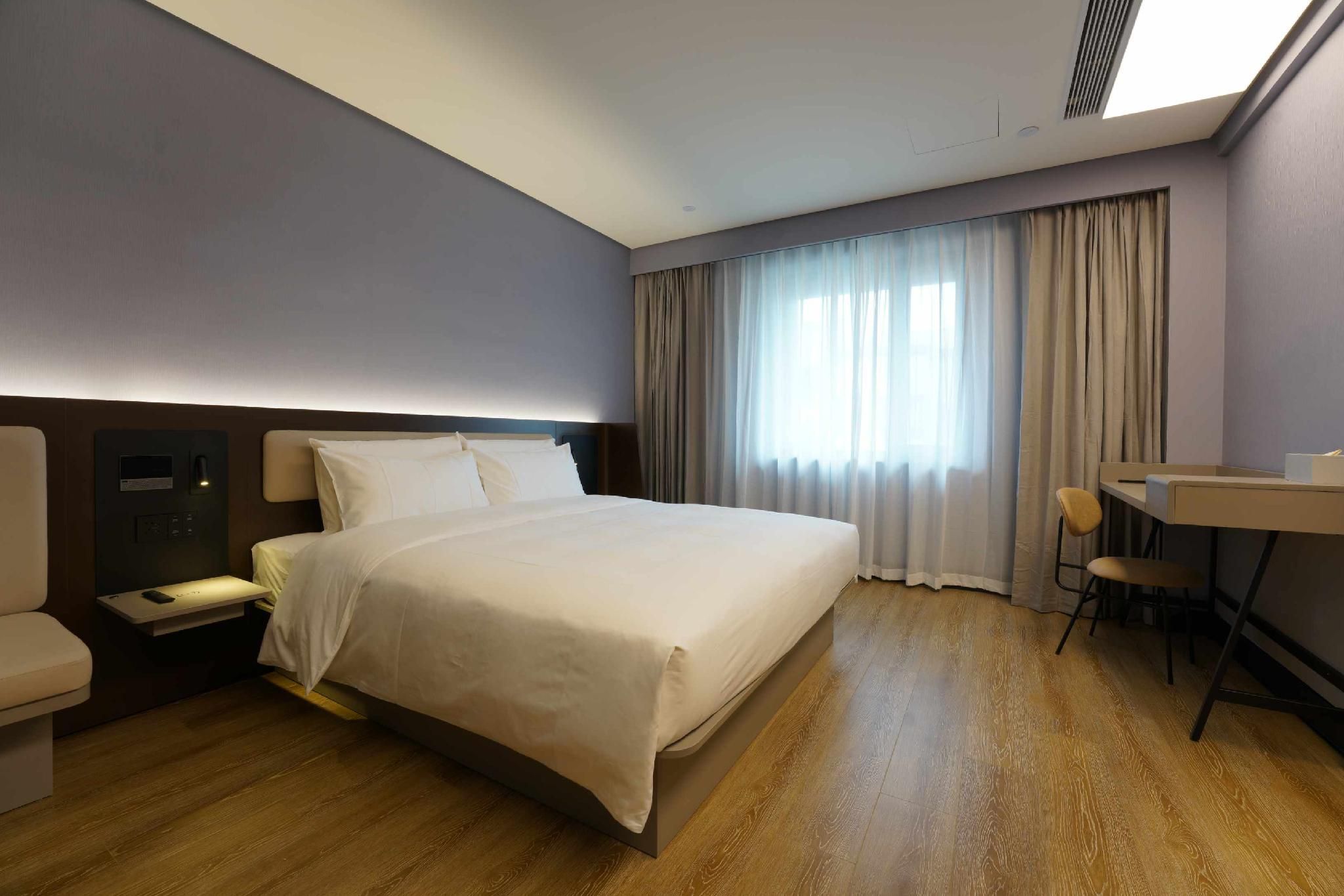 Huazhu - Superior BedRoom