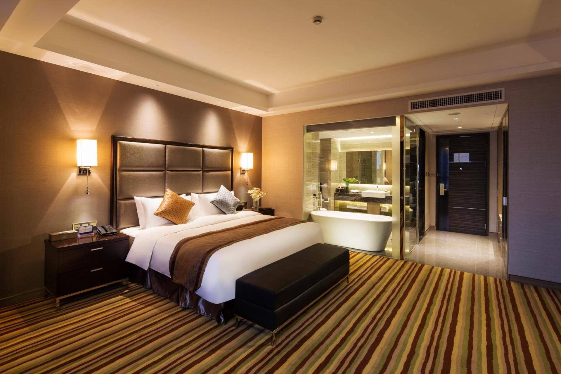Deluxe Queen Room