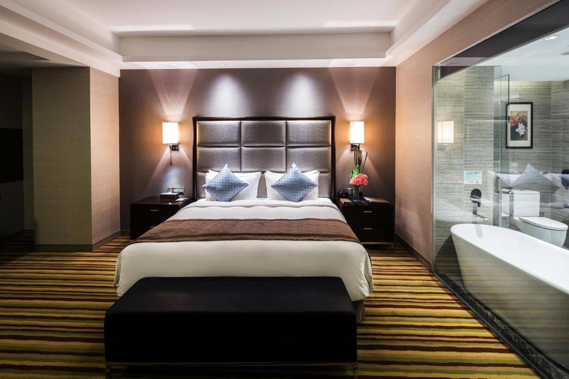 Deluxe Queen Room