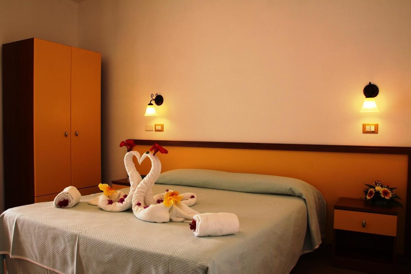 Double or Twin Room with Sea View