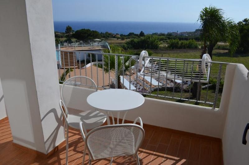 Double or Twin Room with Sea View