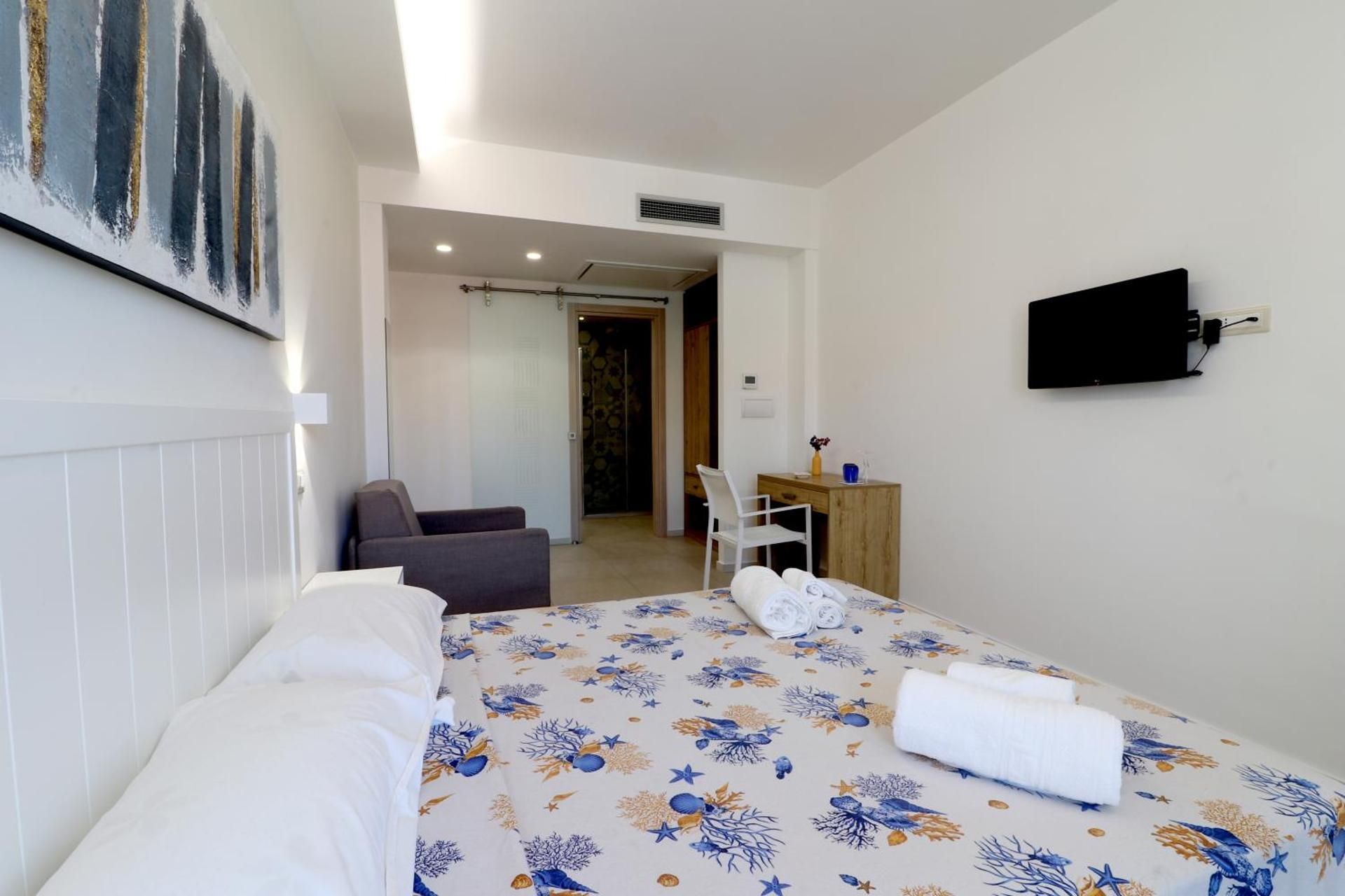 Triple Room with Sea View