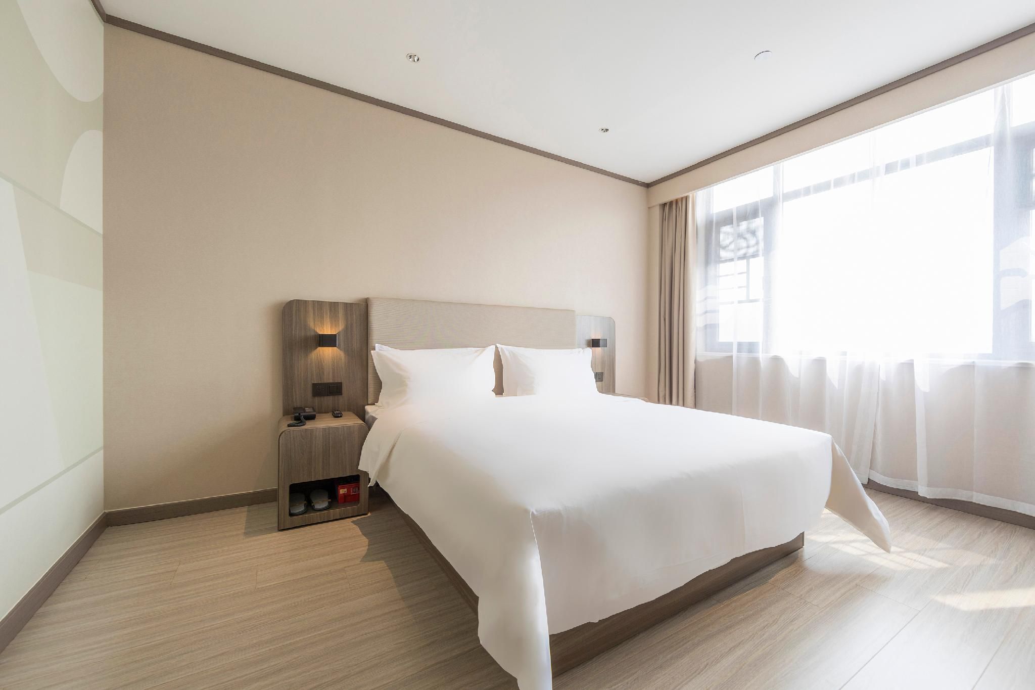 Queen Superior Room
