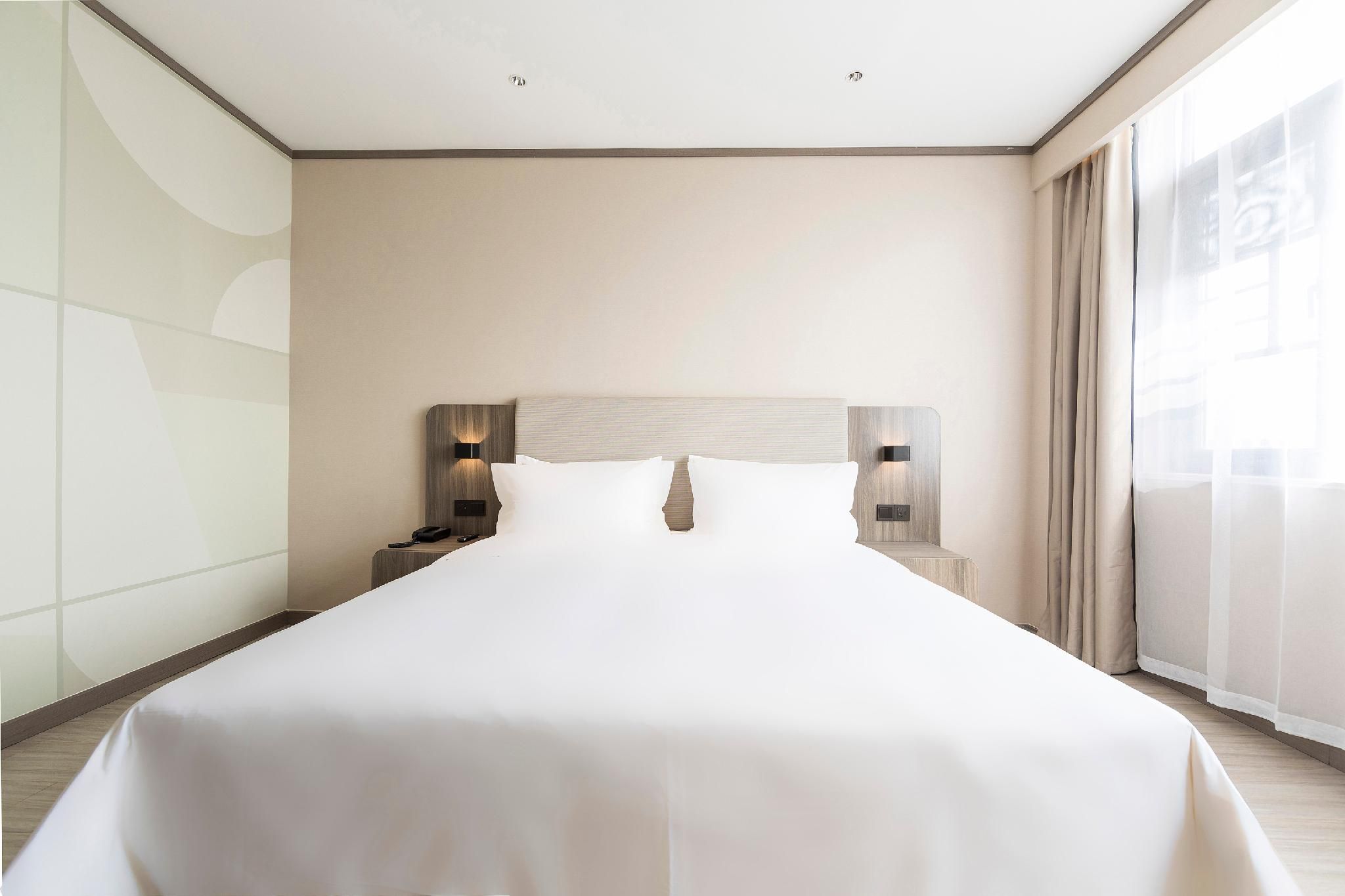 Queen Superior Room