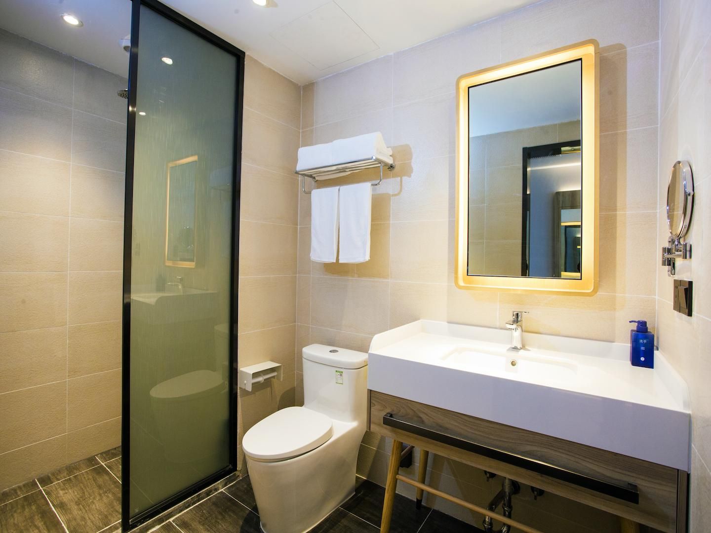 26853264_210813151900104943797